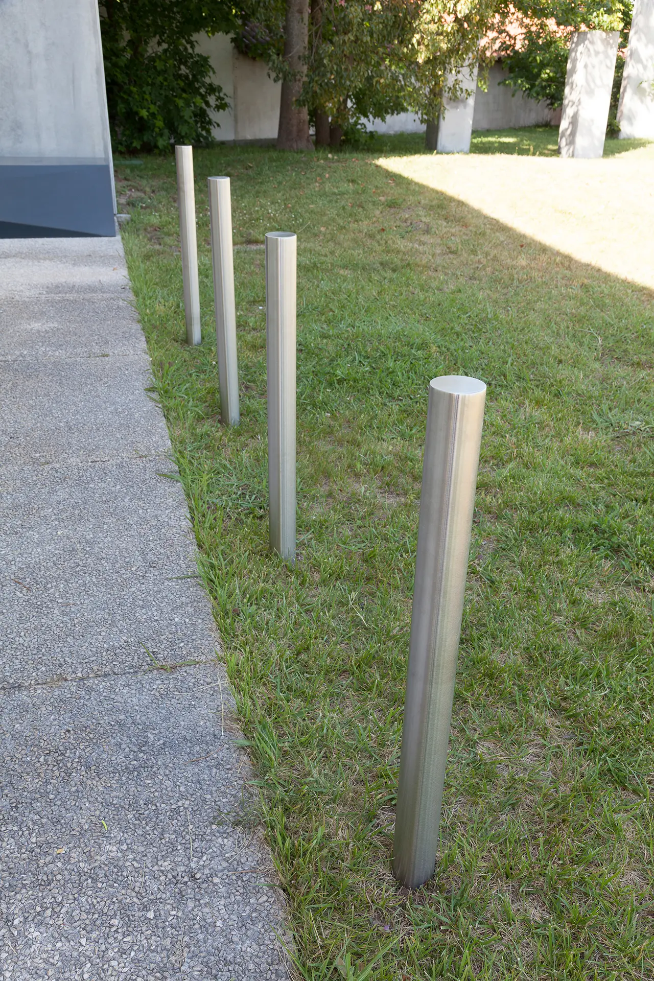 Sit - Basic Round Bollard