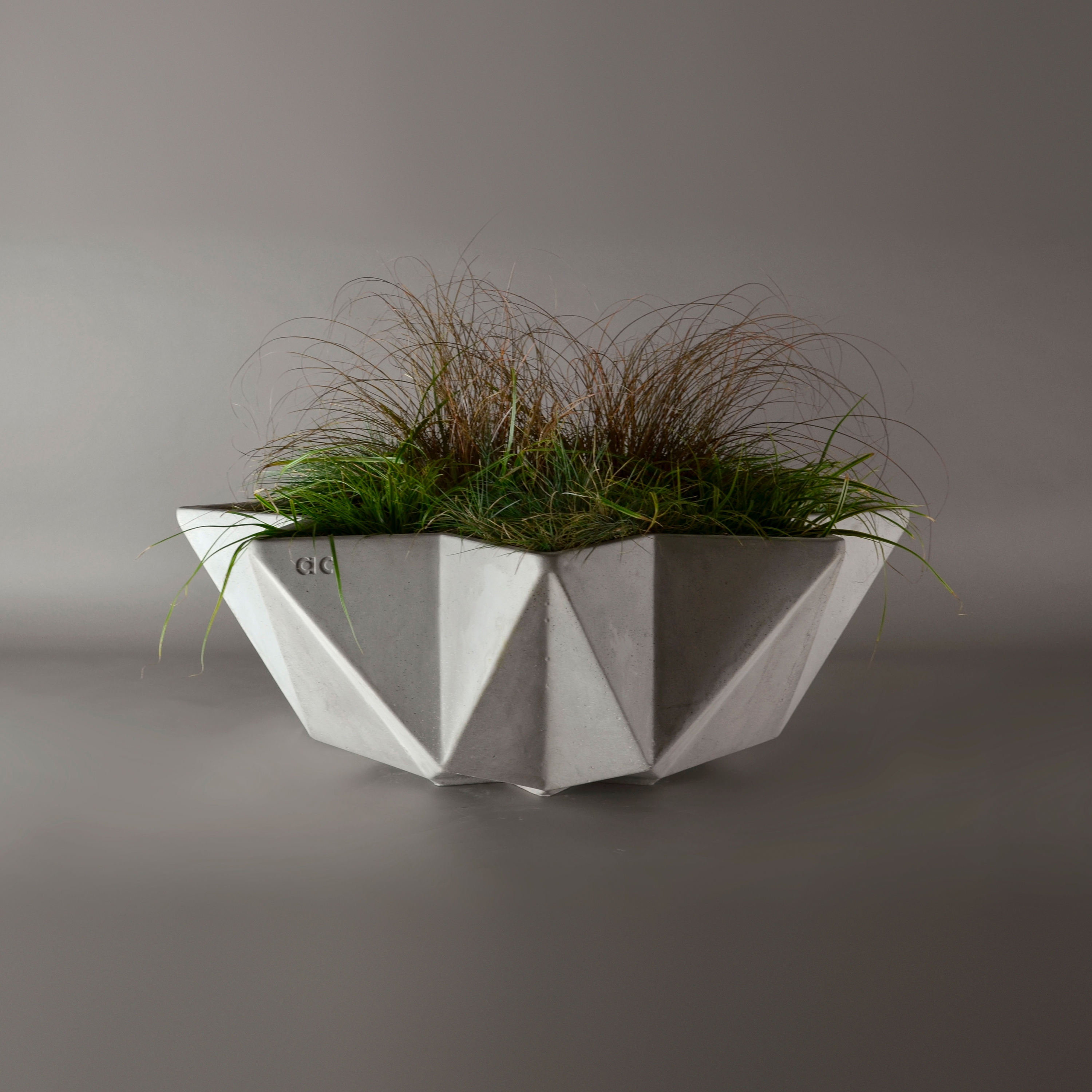 Kronen Bowl Garden, Grey Concrete