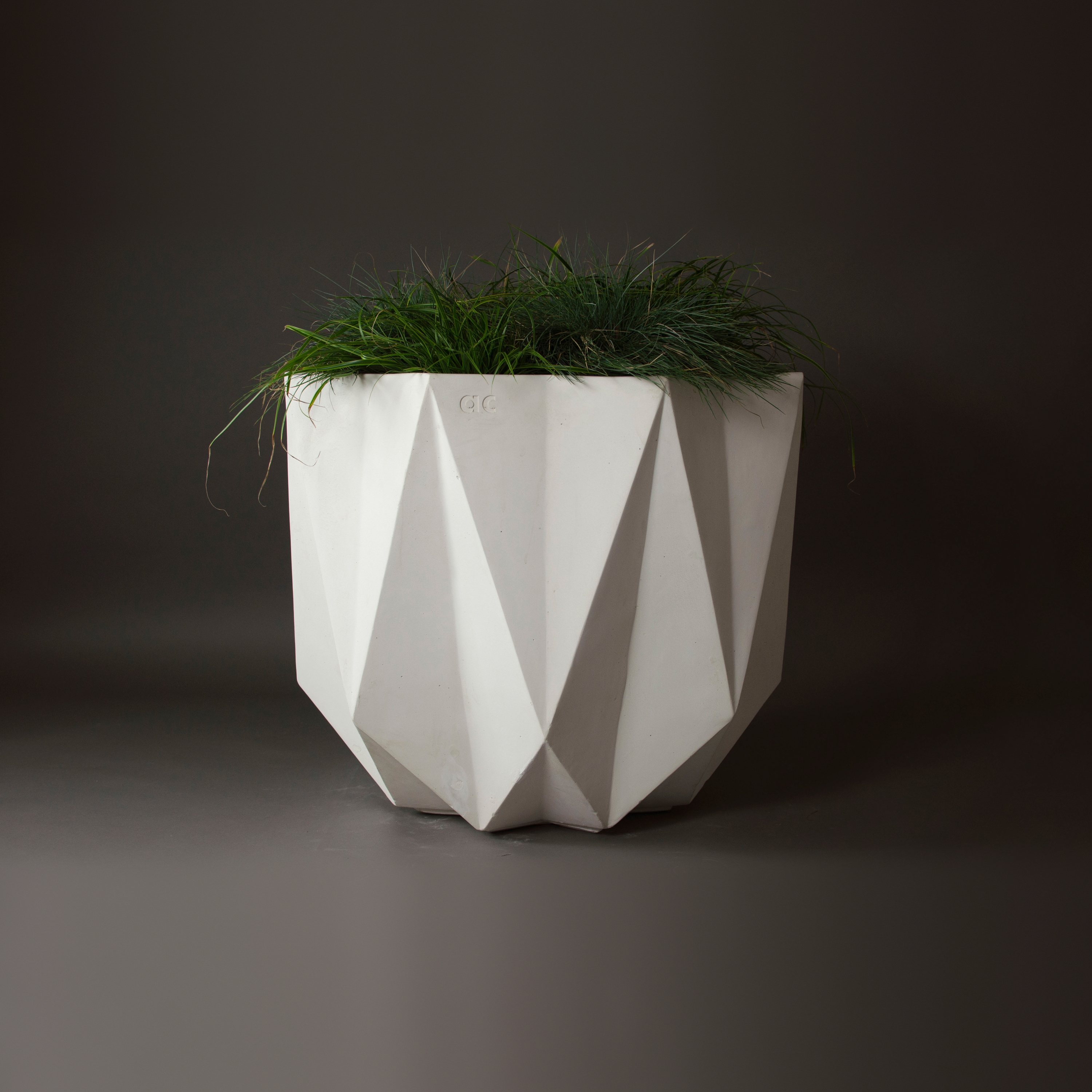 Prisme Planter, White Concrete