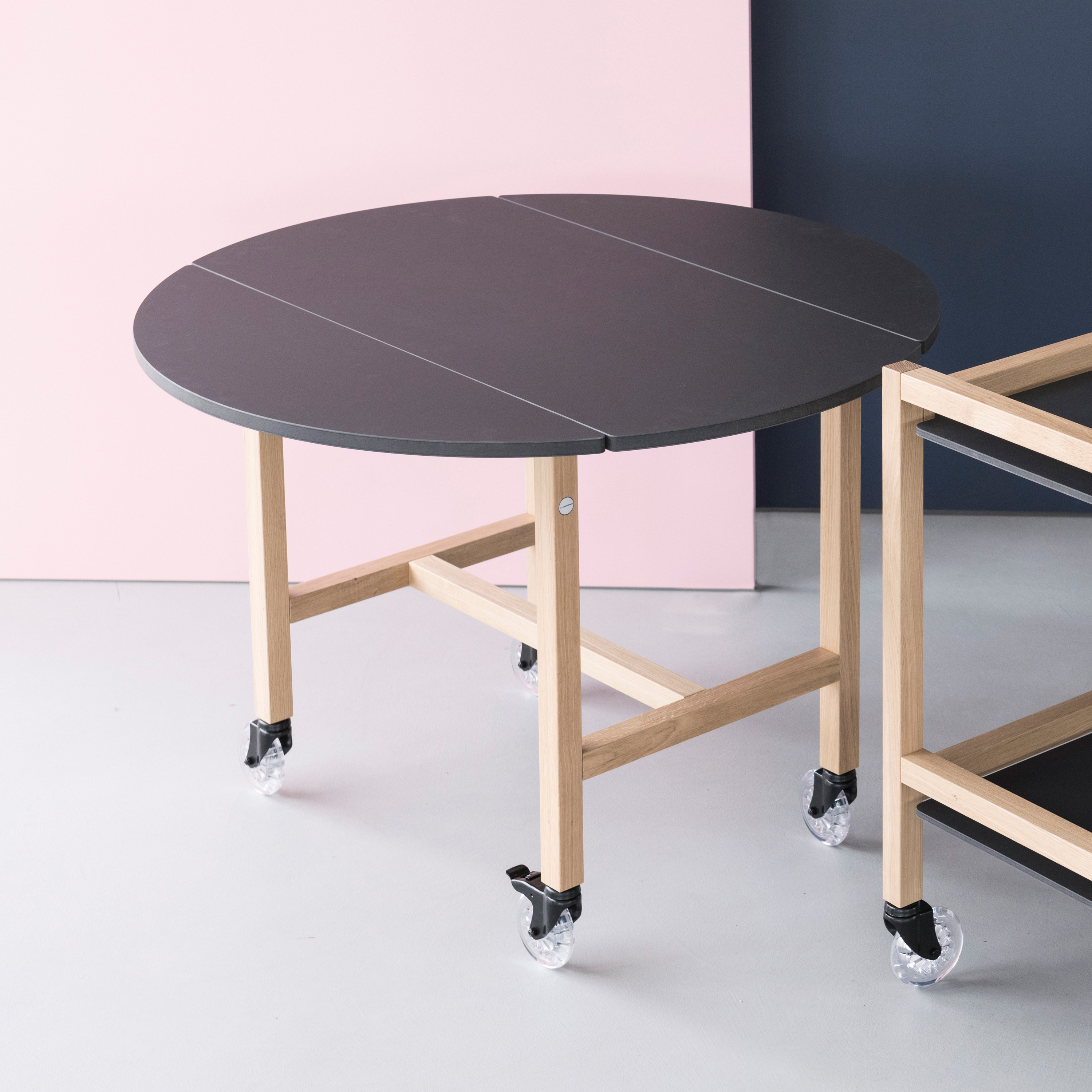 Mostrar el producto Aton | serving table del fabricante Georg Muehlmann