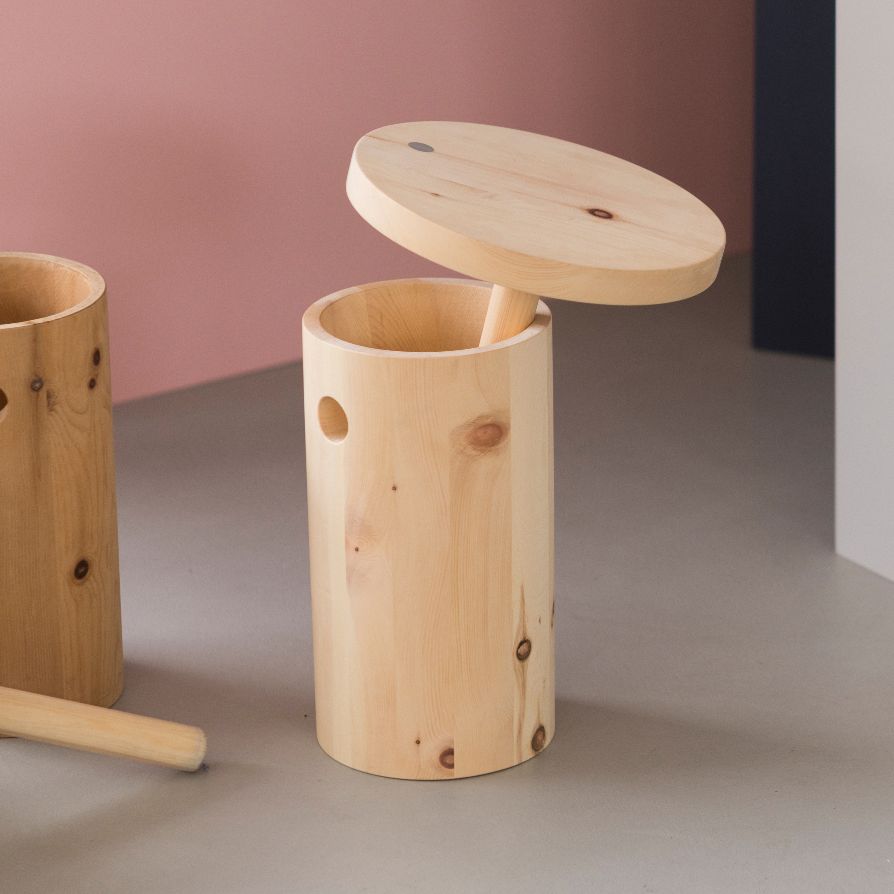Display product Melk-i | ergonomic stool from manufacturer Georg Muehlmann