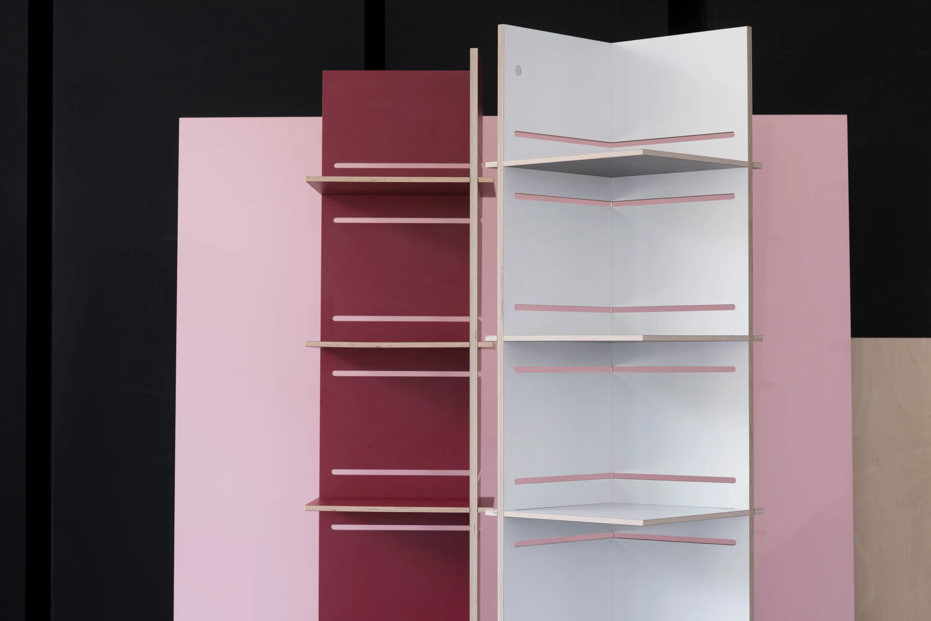 Georg Muehlmann - Juli | shelf on wheels