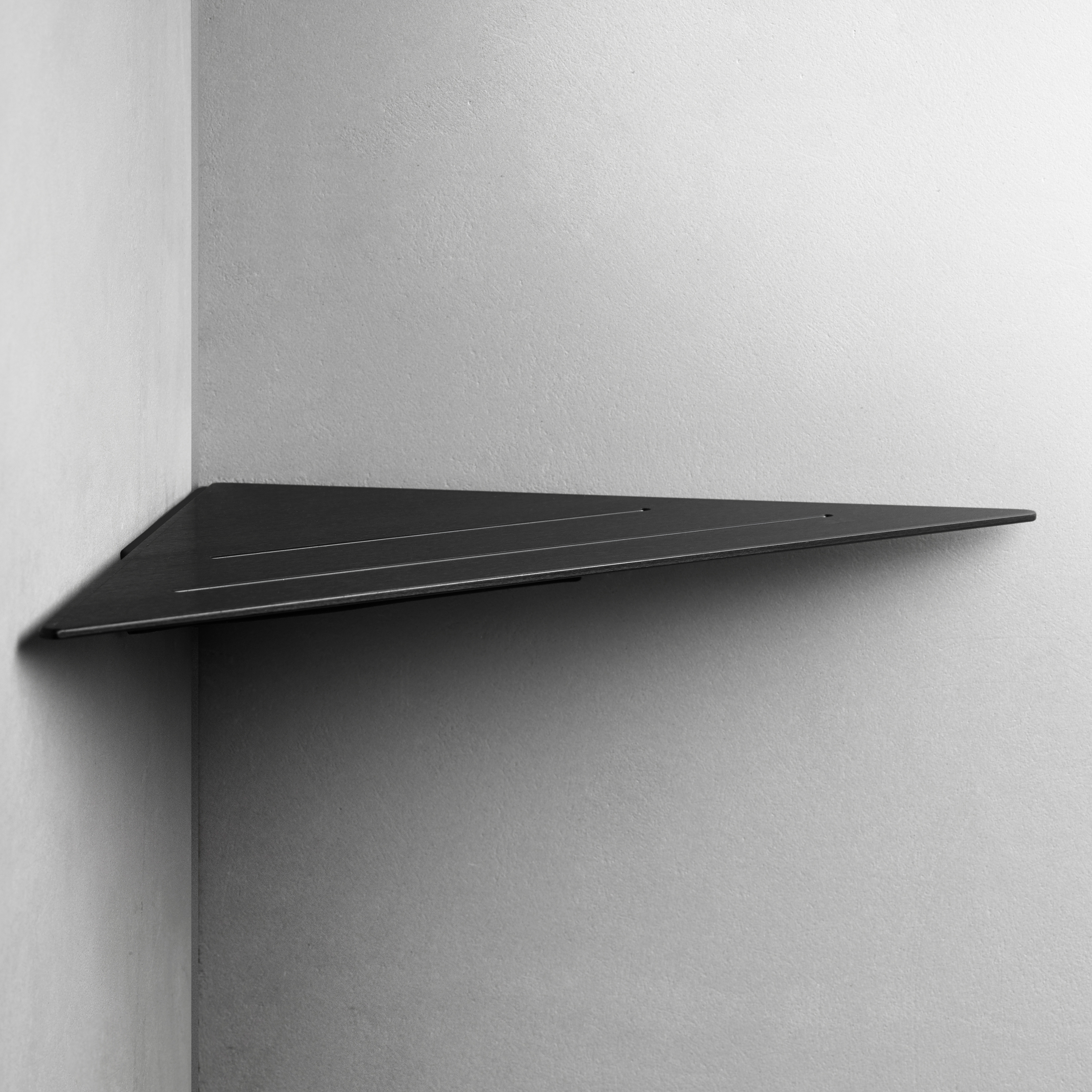 Reframe Collection | Corner shelf - black