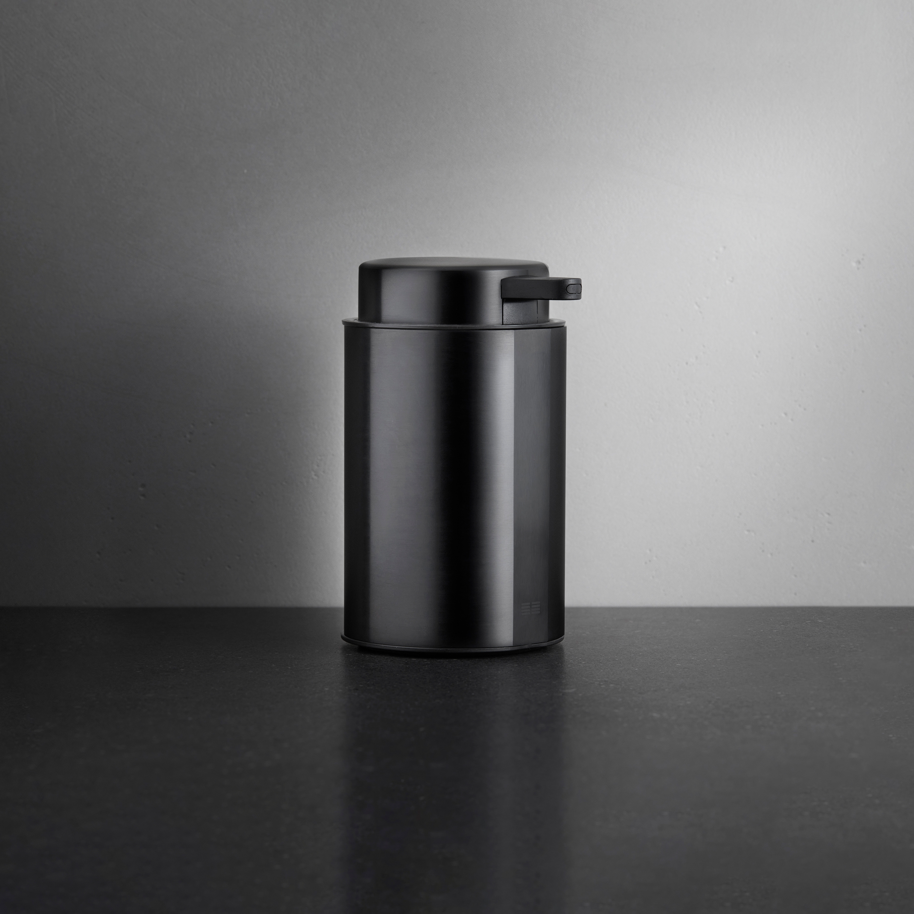Reframe Collection I Soap dispenser I Black