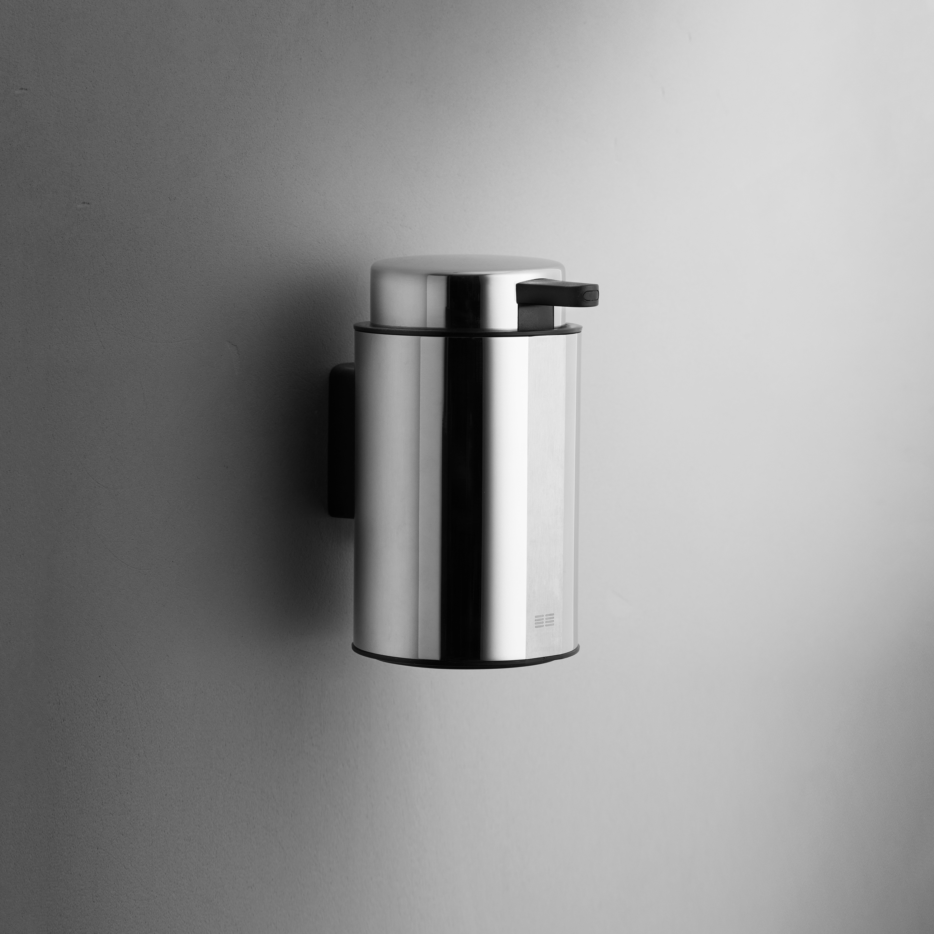Reframe Collection I Soap dispenser, wallmounted I Polished steel