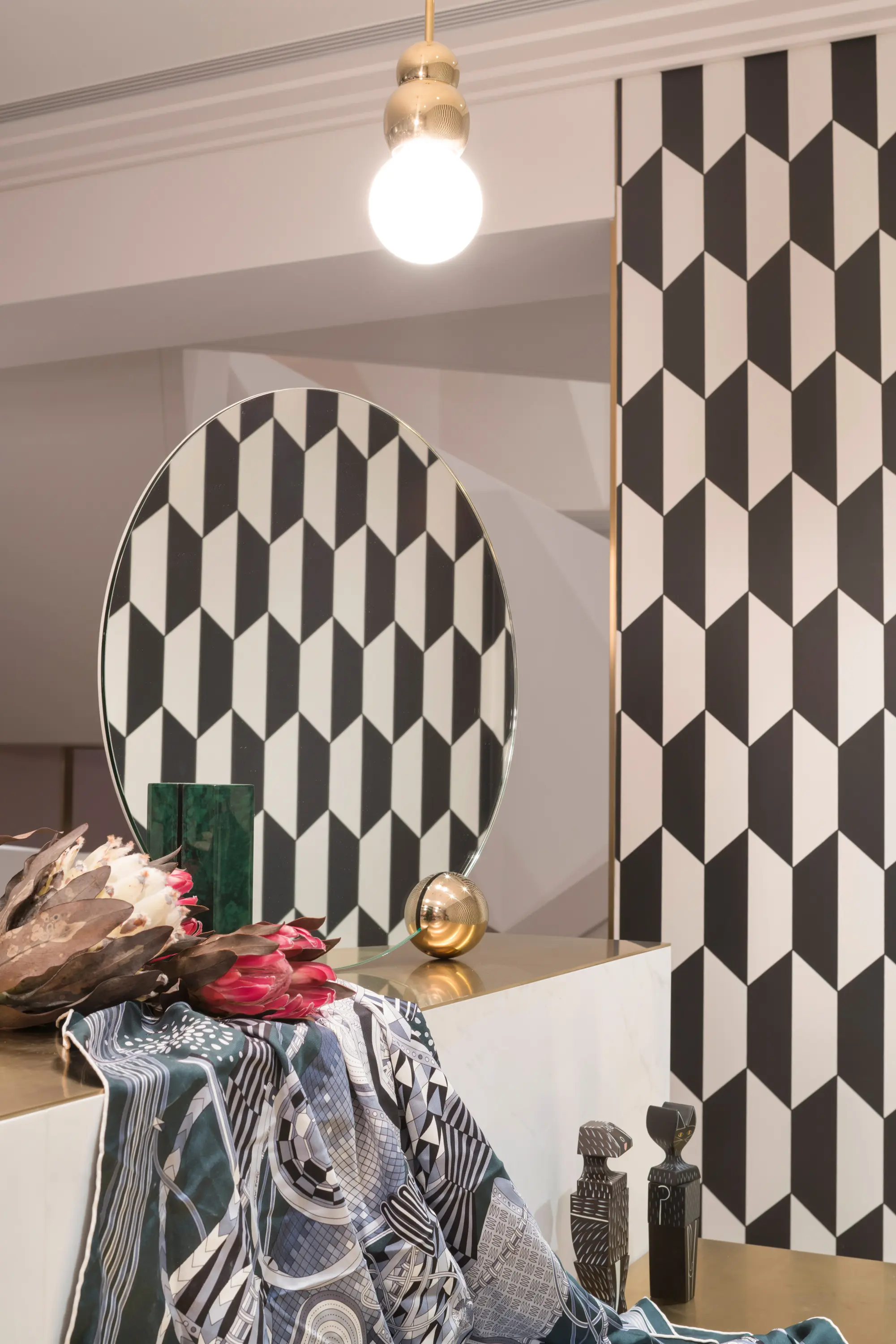 Maison Dada - LOOKING FOR DORIAN | Table mirror | Marble