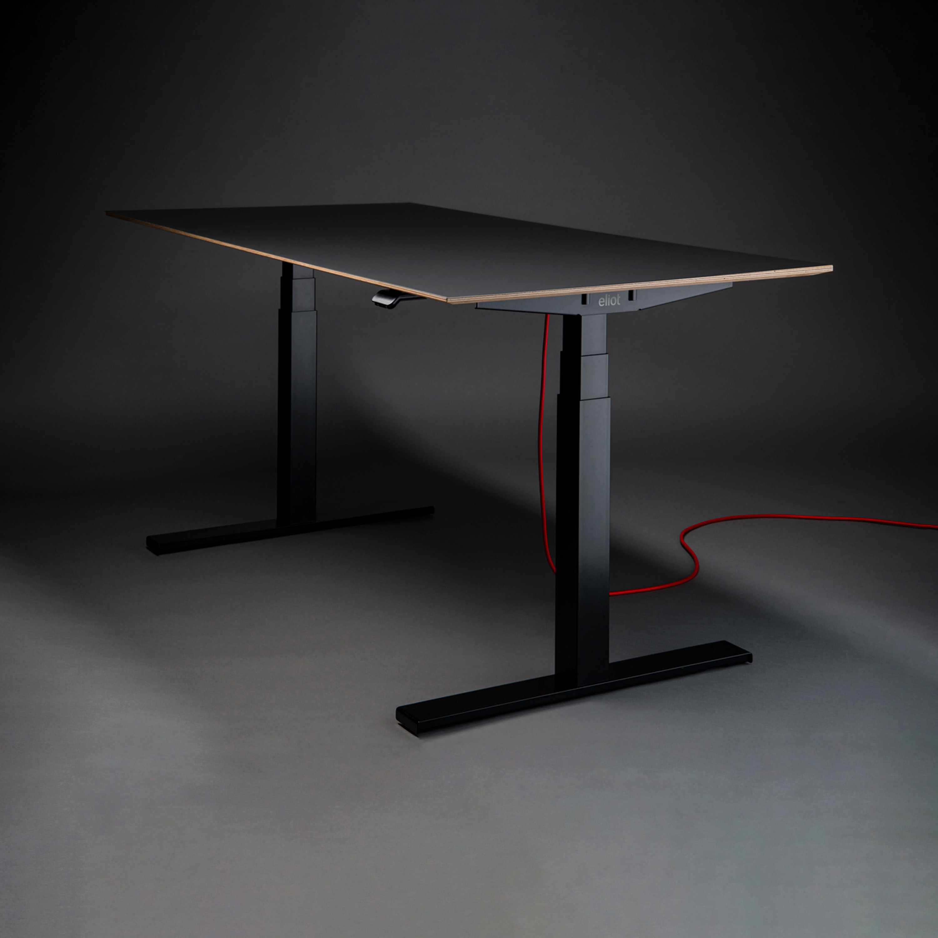 Produkt Eliot Original Black mit Tischplatte Multiplex Fenix Nero des Herstellers Smartfurniture anzeigen