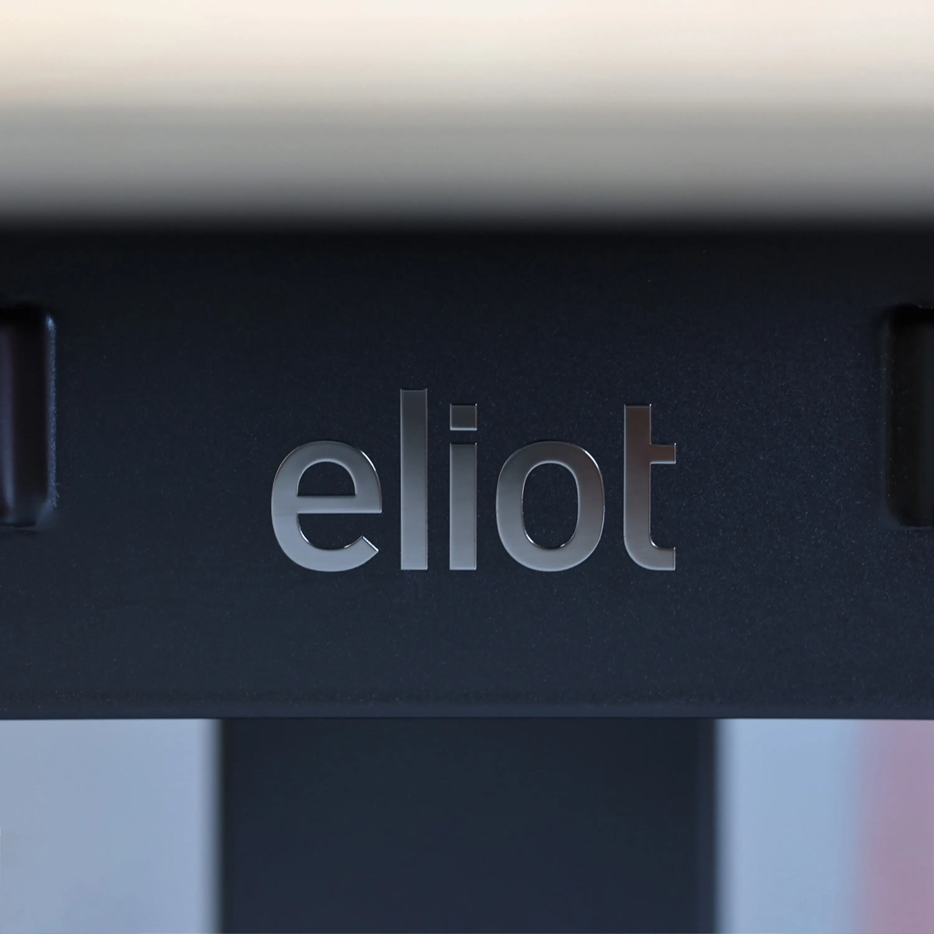 Smartfurniture - Eliot Lock Black with tabletop Oak Multiplex