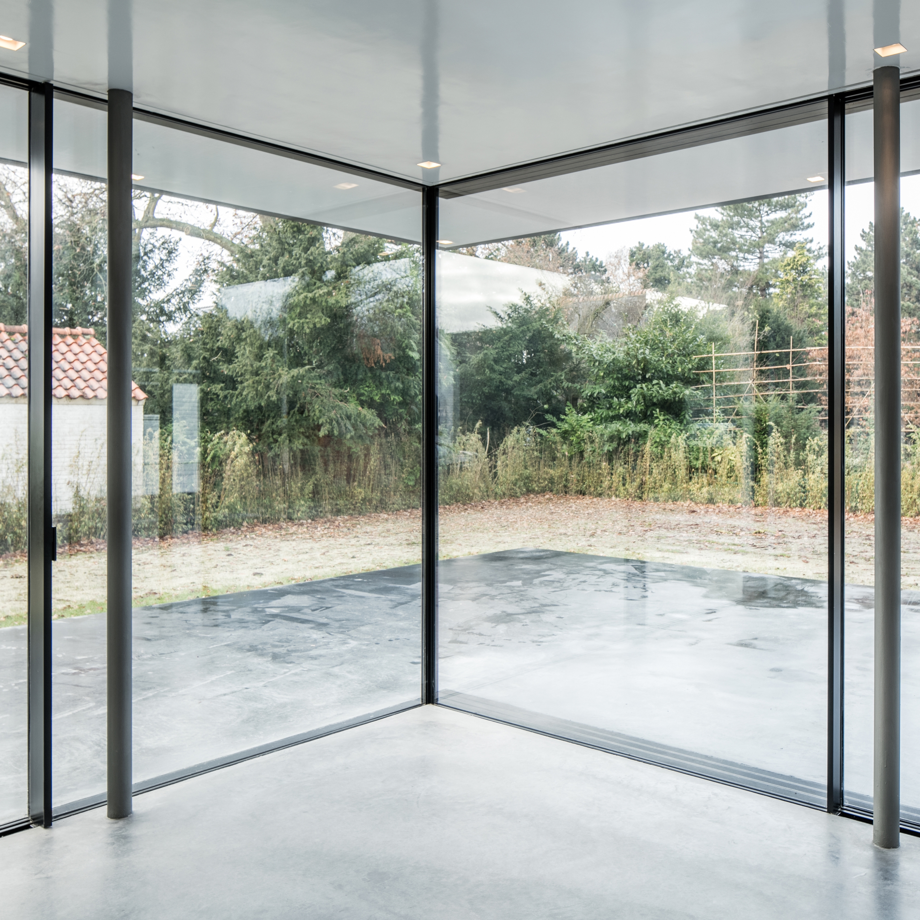 Display product Corner | Double Sliding Corner from manufacturer Orama Minimal Frames