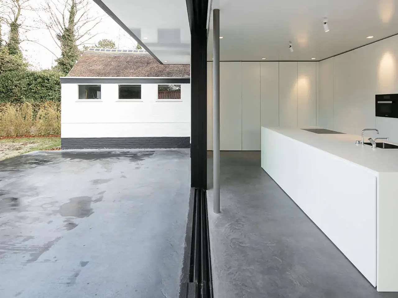 Orama Minimal Frames - Sliding Window | ONE