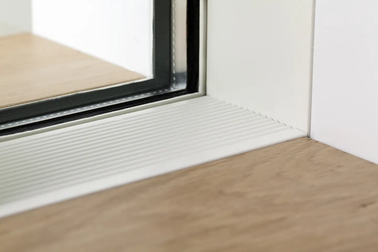 Orama Minimal Frames - Sliding Window | ONE