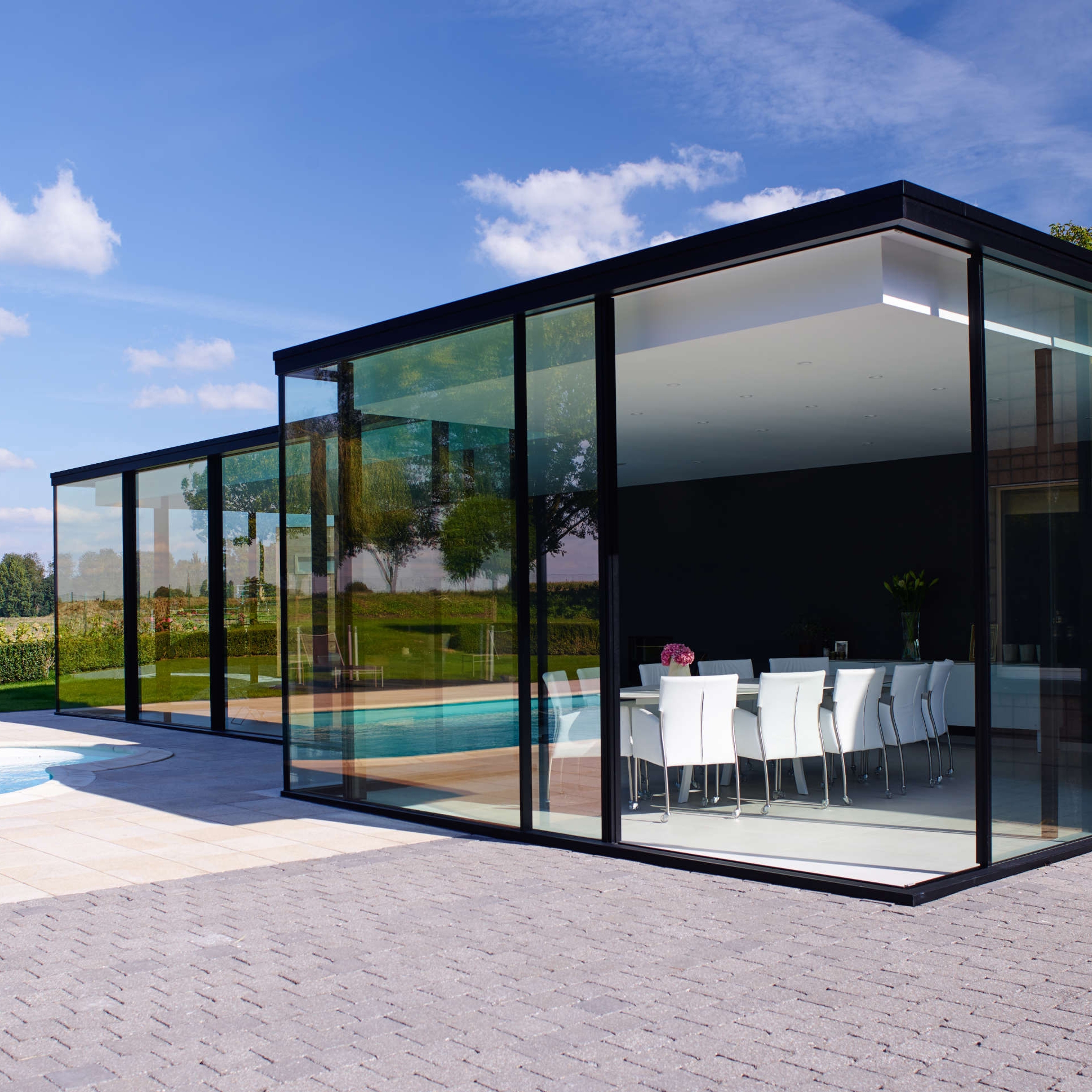 Display product Corner | Double Sliding Corner from manufacturer Orama Minimal Frames