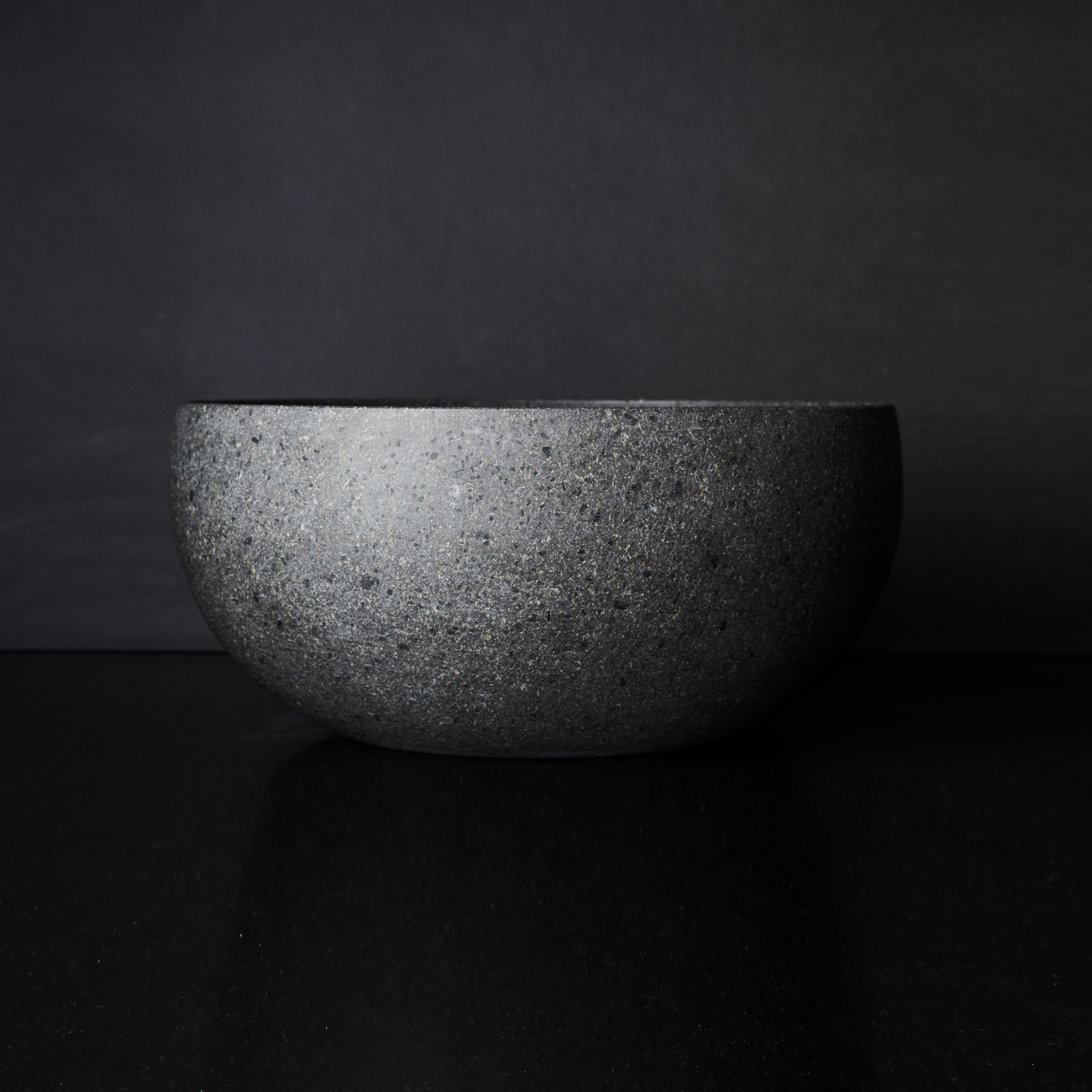 Produkt Raw Nature Lava Sink + Bathroom Furniture des Herstellers File Under Pop anzeigen