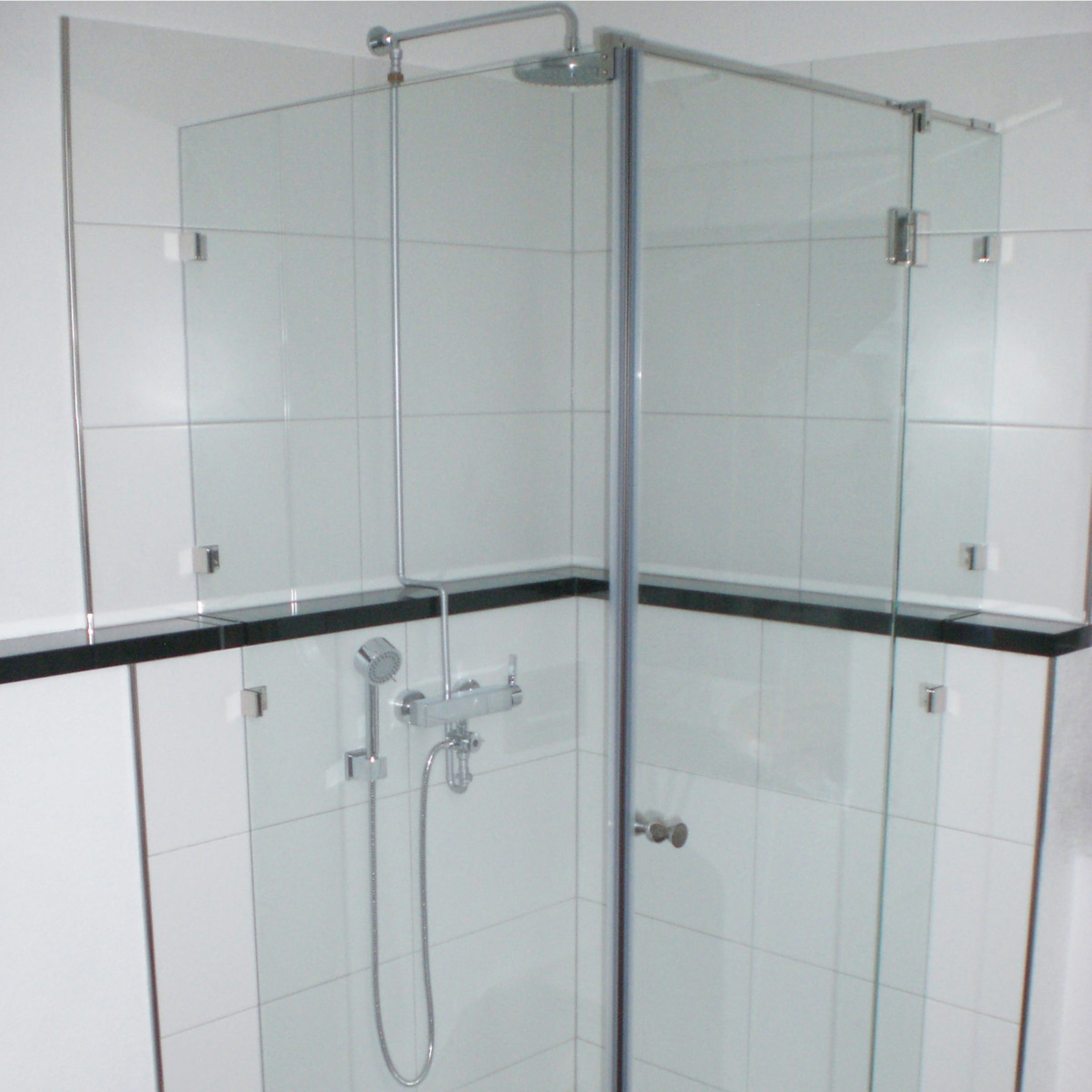 Mostra il prodotto Eckdusche 90X90 del produttore glasprofi24