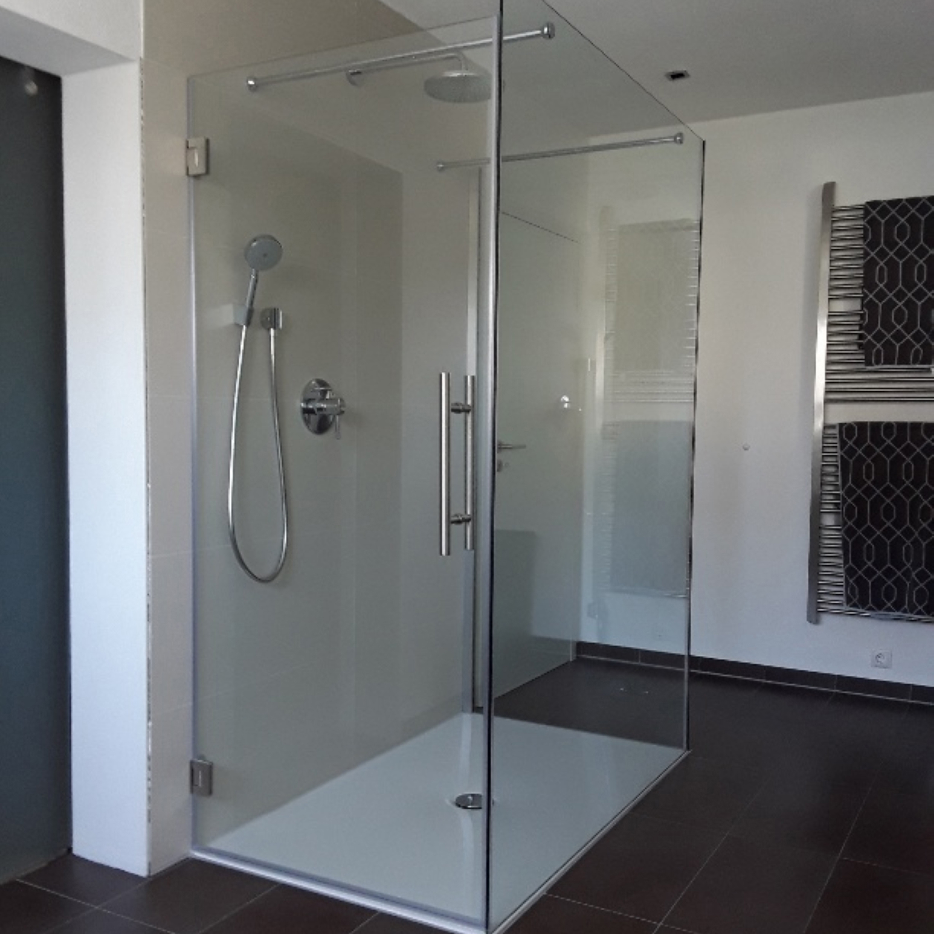 Mostra il prodotto U-Form Dusche Mit Seiteneinstieg del produttore glasprofi24