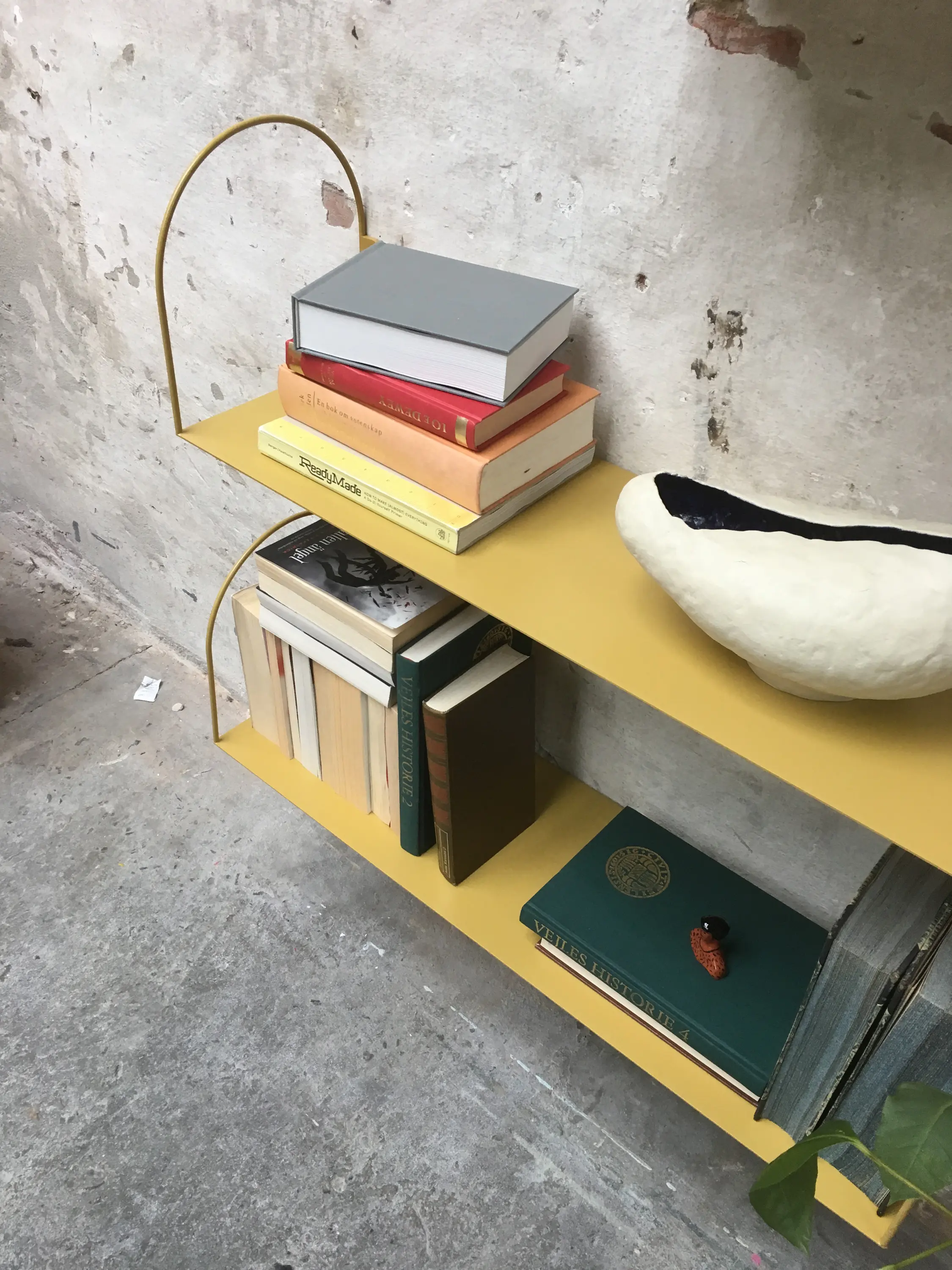 Swedish Ninja - Bow Shelf Medium Black