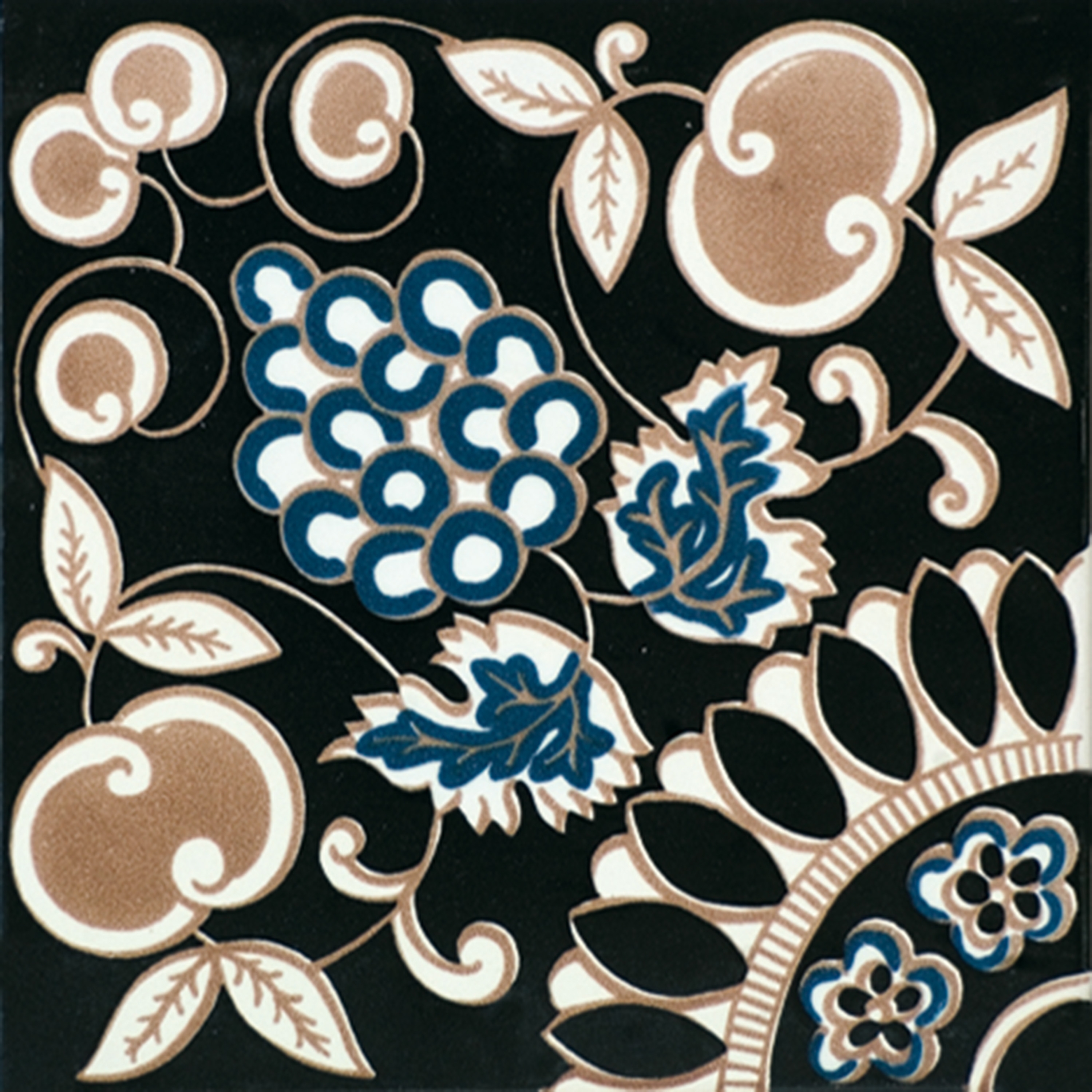 Afficher le produit Fiori Scuri Pergolato Nero du fabricant Ceramica Francesco De Maio