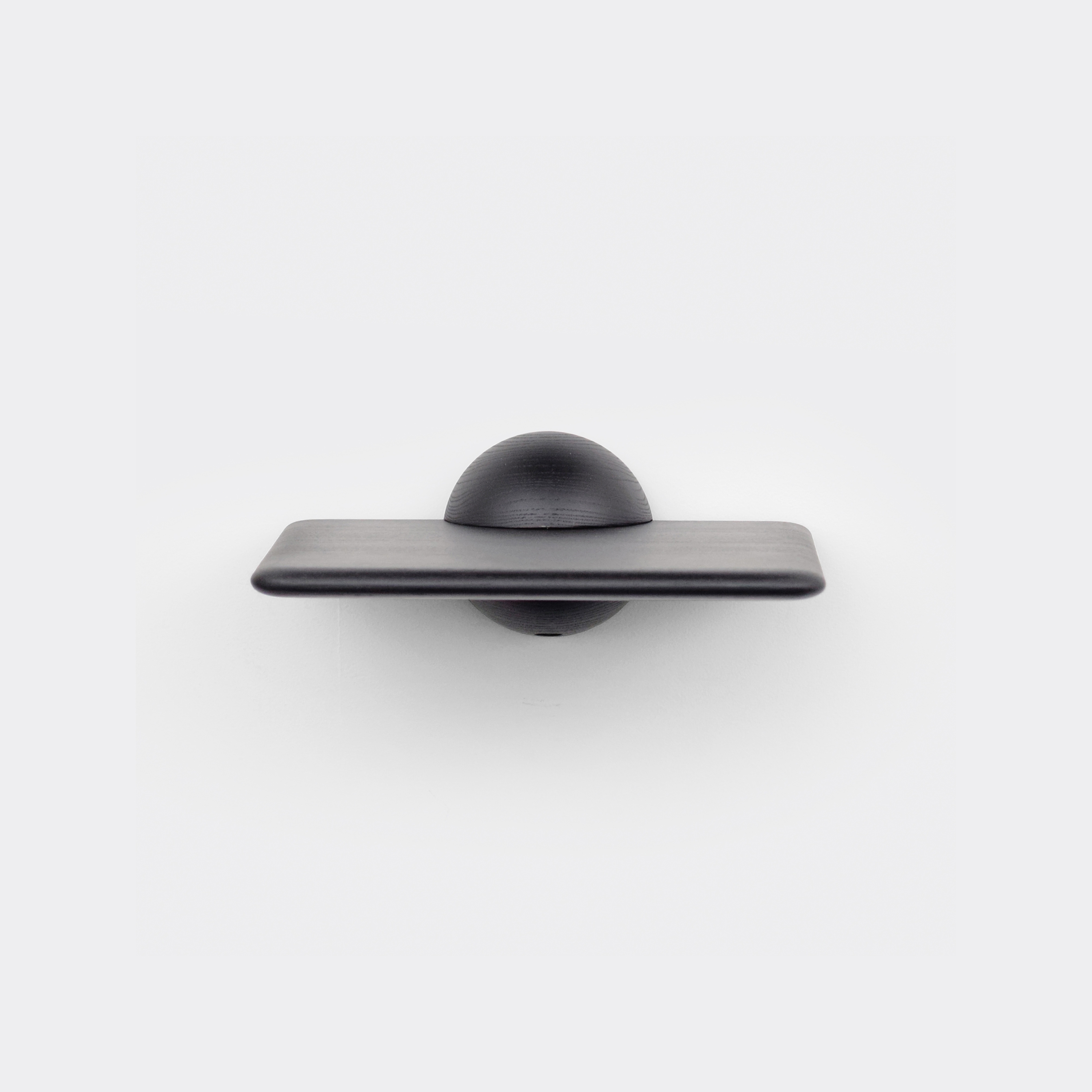 Produkt Klot 30. Black oiled ash des Herstellers Ringvide Studio anzeigen