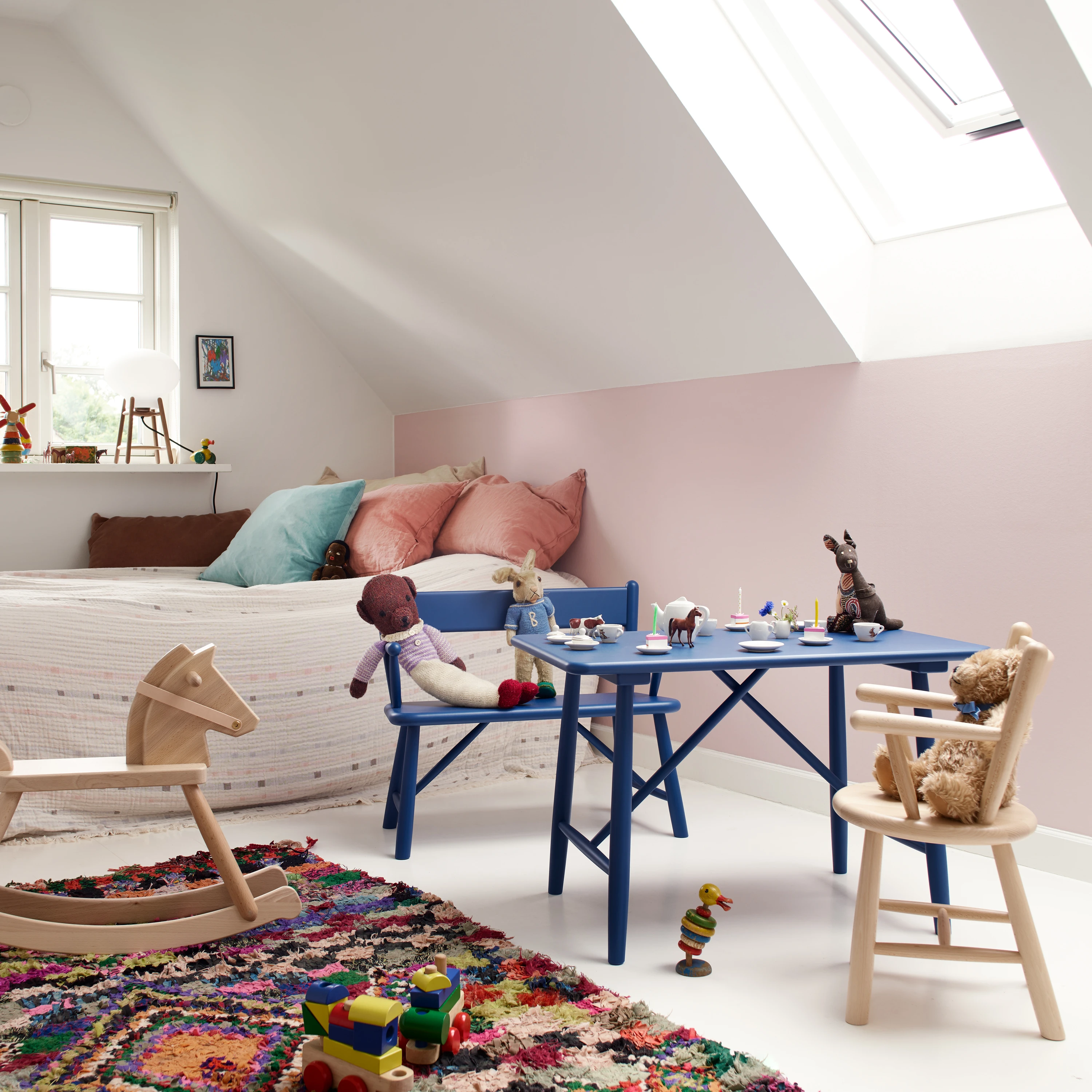 CHILDREN'S FURNITURE