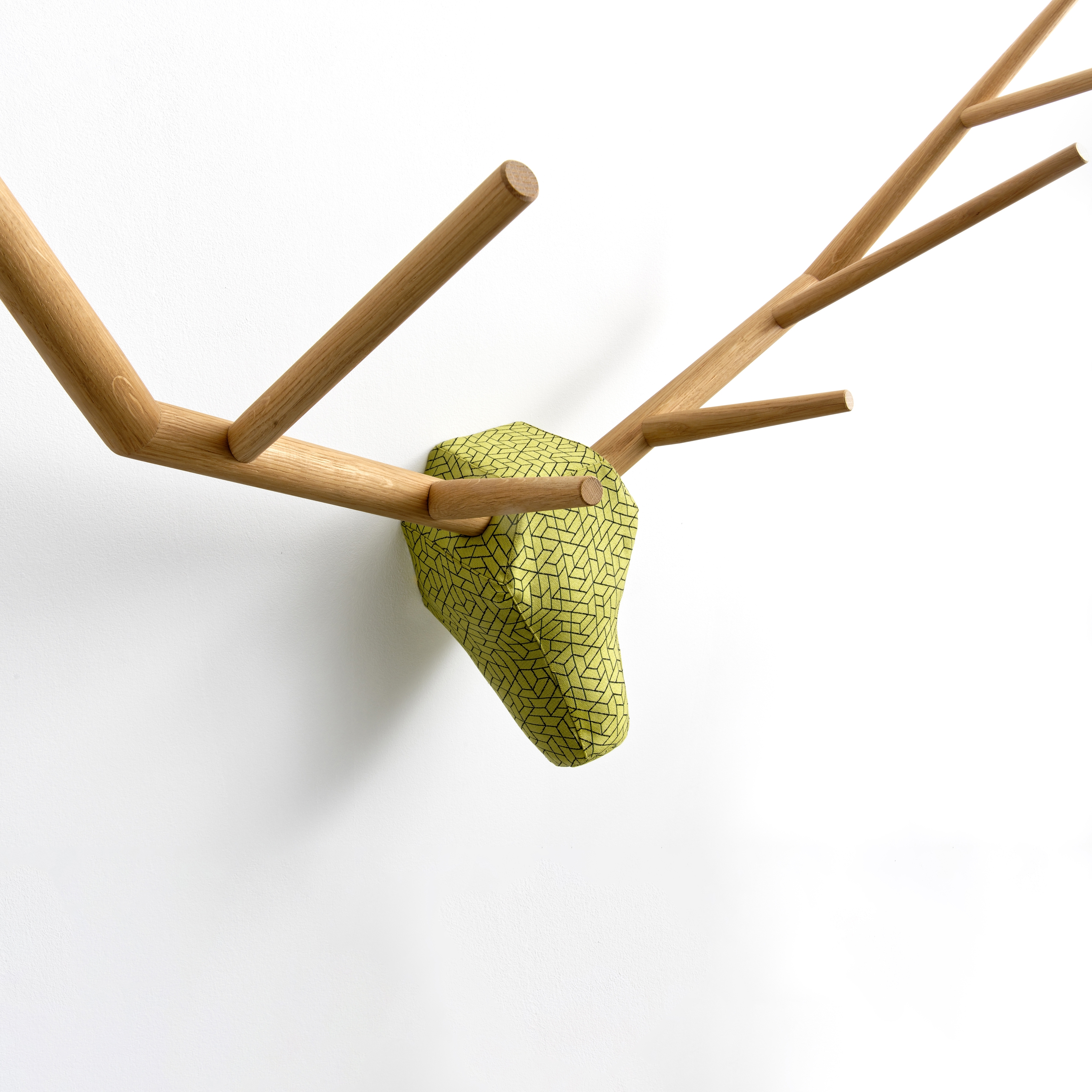 yy | Hunting trophy or wall coat hanger