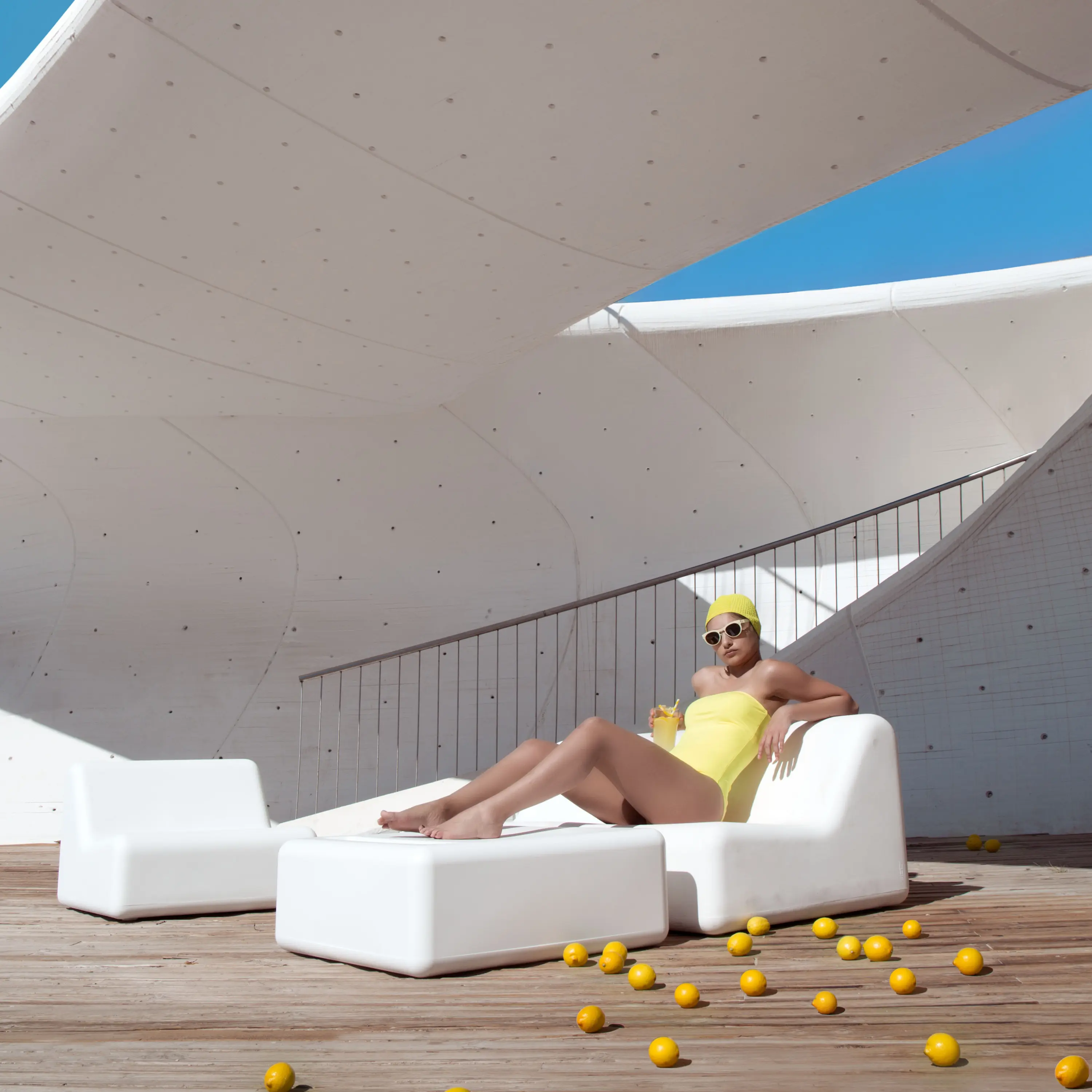 Diabla - 356 Chaiselongue Table
