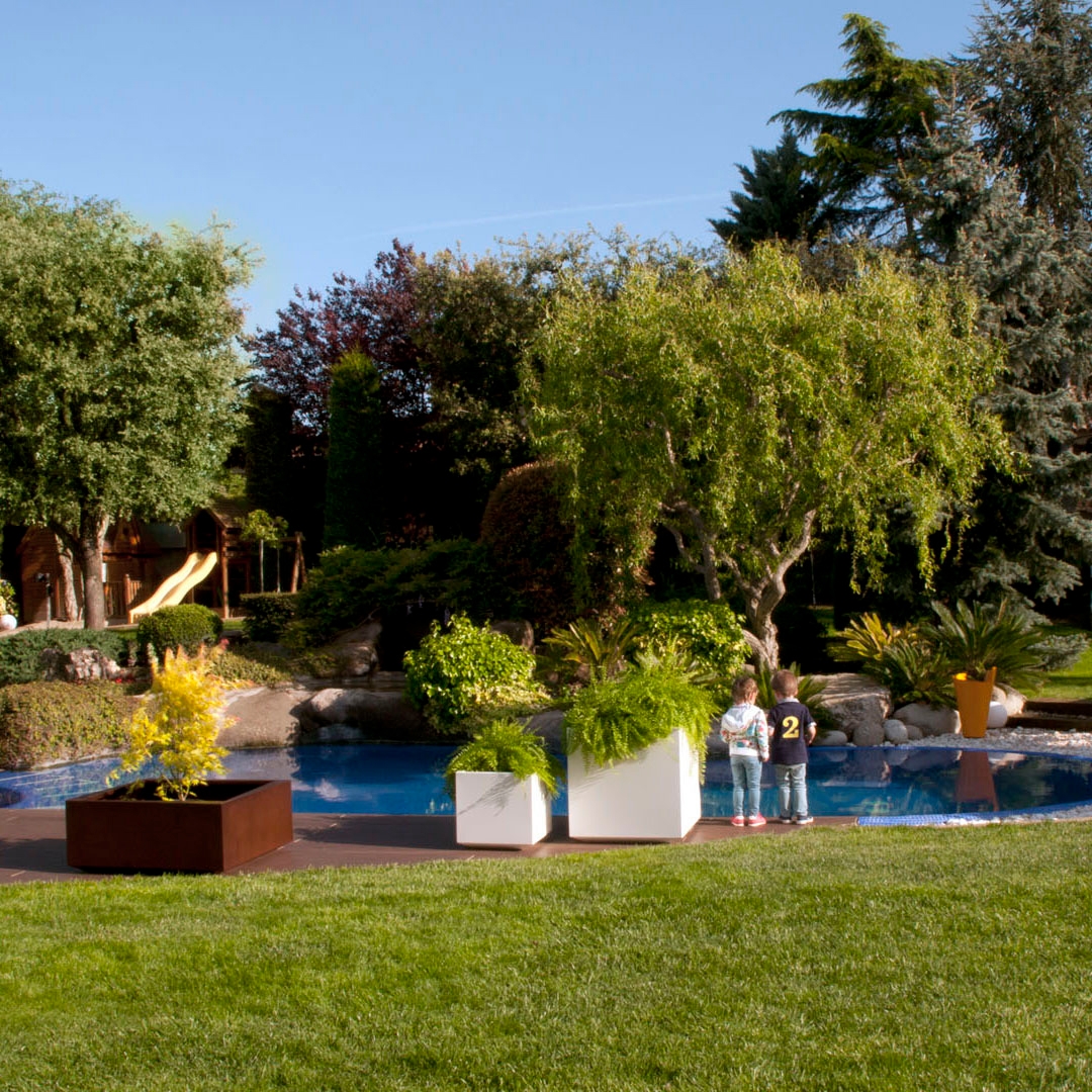 Mostrar el producto MACETERA TOWER del fabricante Fesfoc