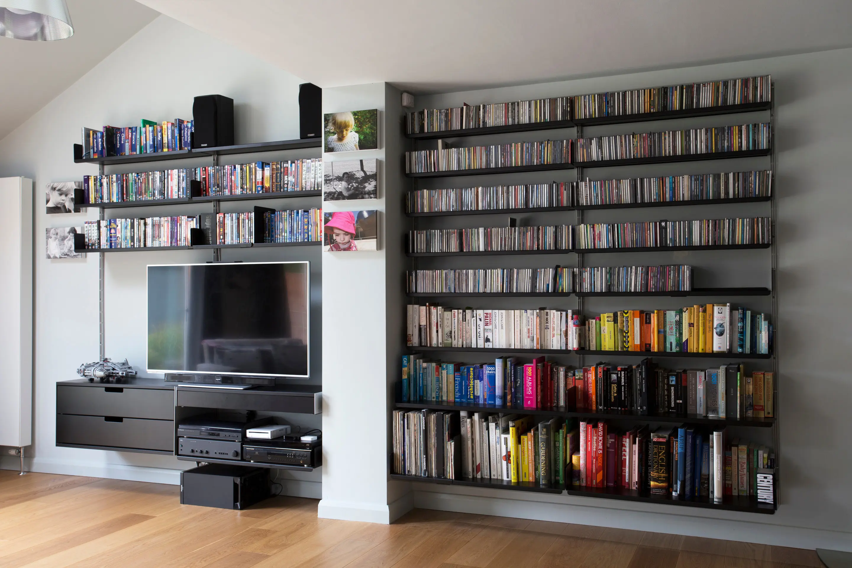 Vitsoe - 606 Universal Shelving System: Structure