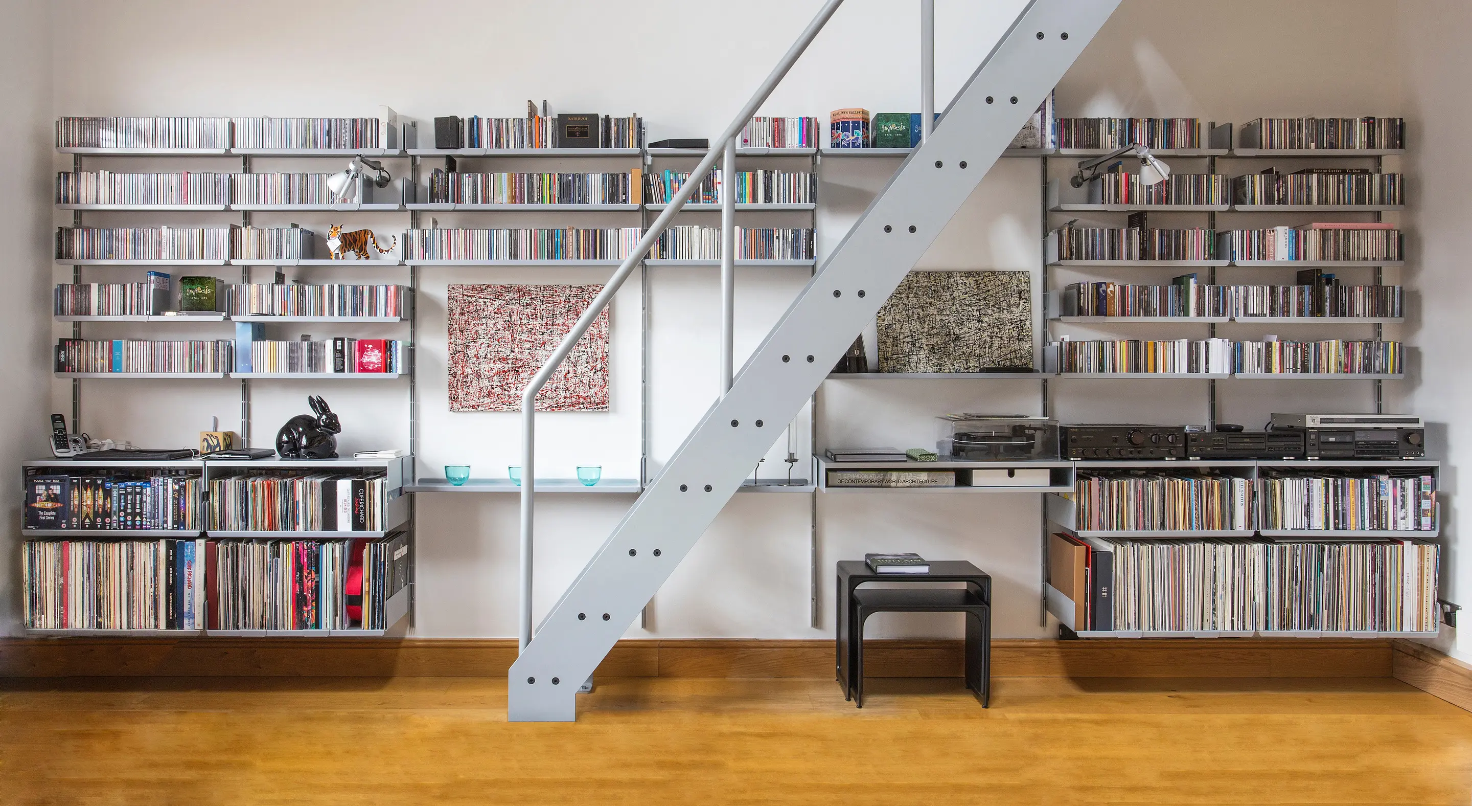 Vitsoe - 606 Universal Shelving System: Structure