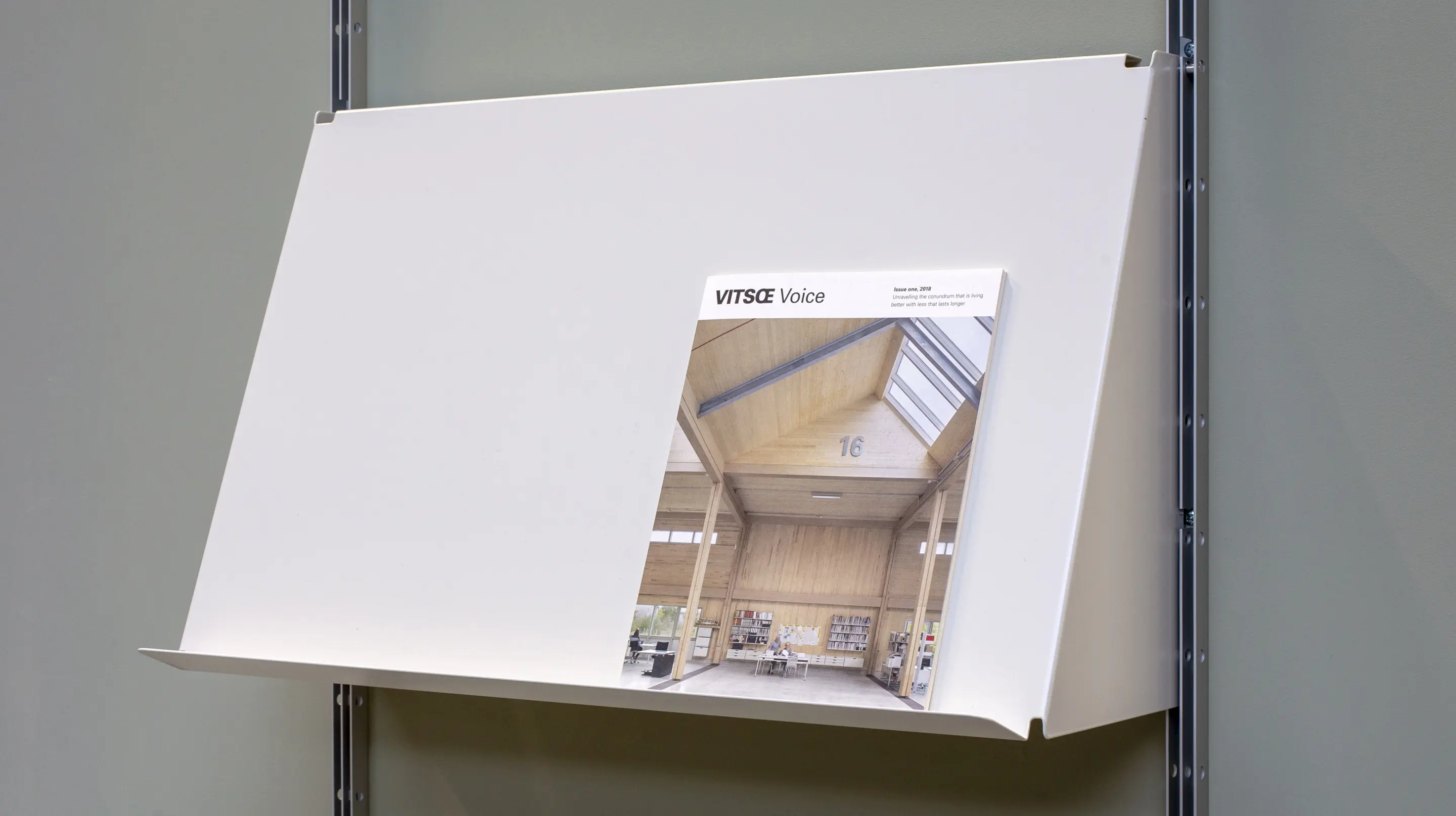 Vitsoe - 606 Universal Shelving System: Sloping shelf