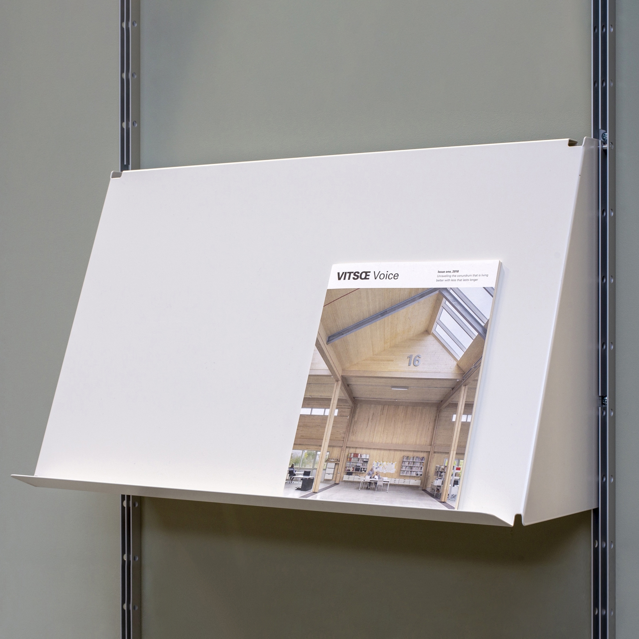 Display product 606 Universal Shelving System: Sloping shelf from manufacturer Vitsoe