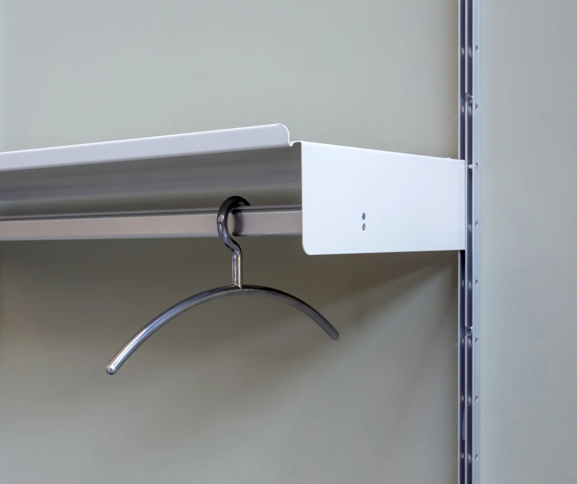 Vitsoe - 606 Universal Shelving System: Hanging rail