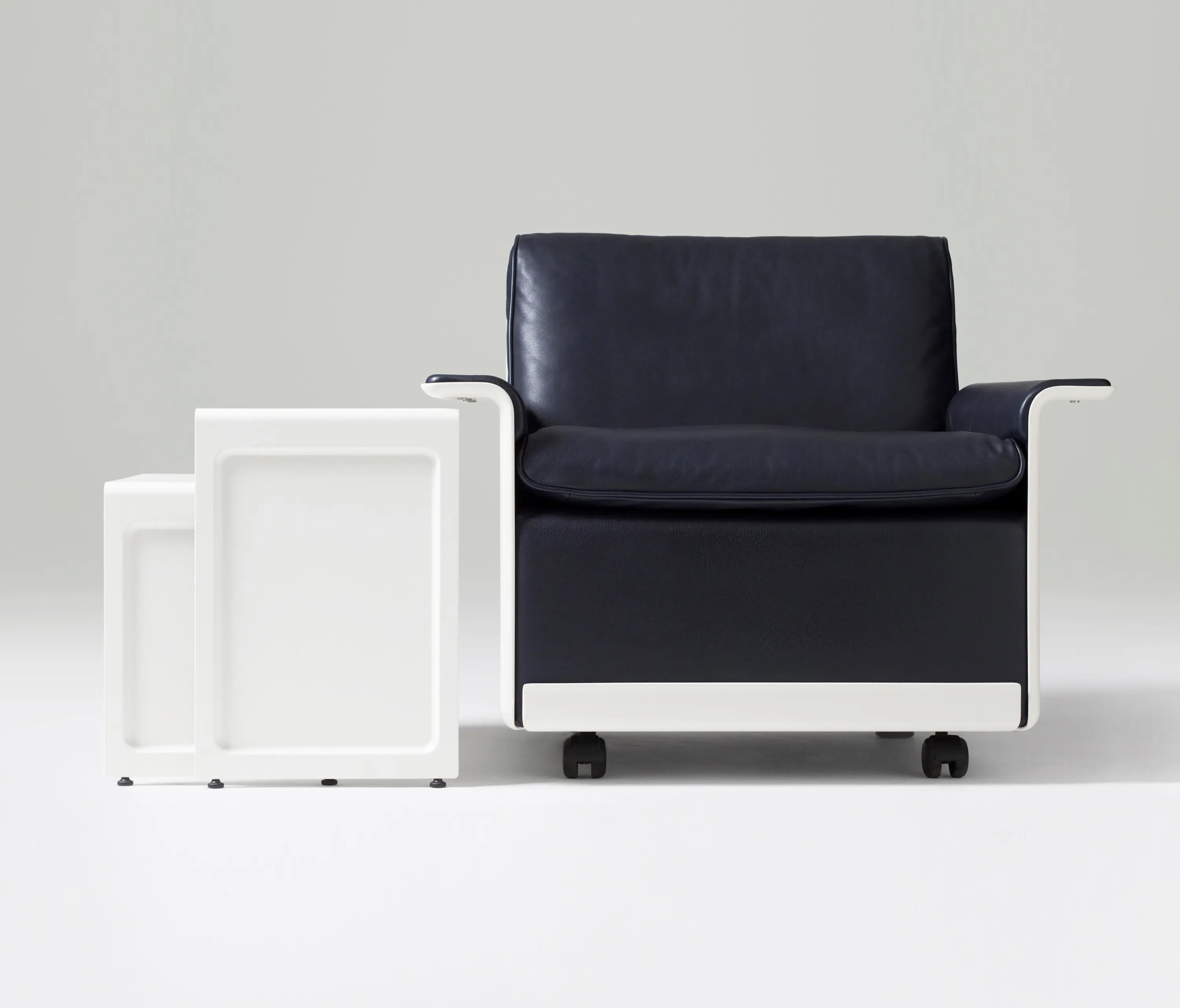 Vitsoe - 620 Chair Programme: Low back armchair