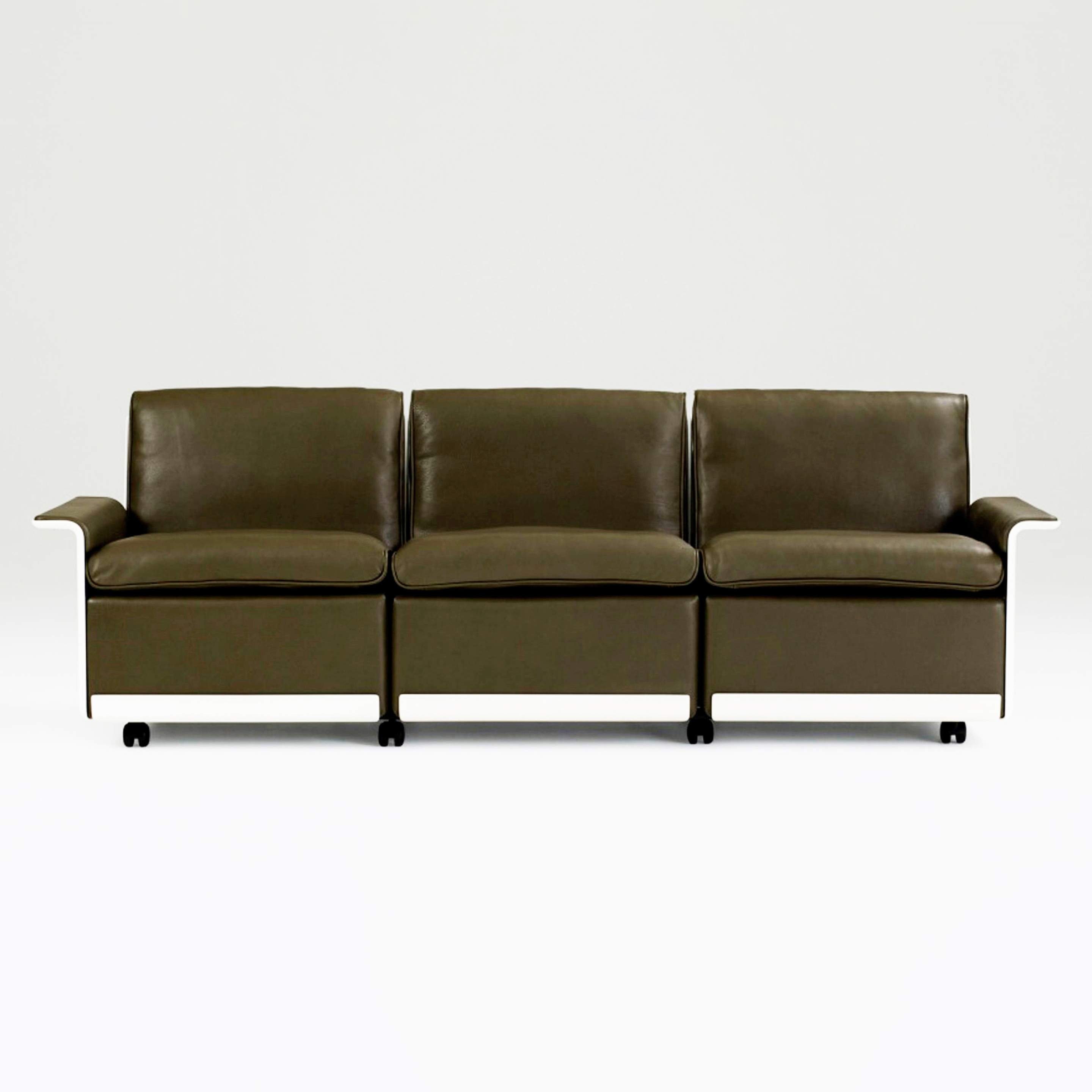 Display product 620 Chair Programme: Three seat sofa from manufacturer Vitsoe