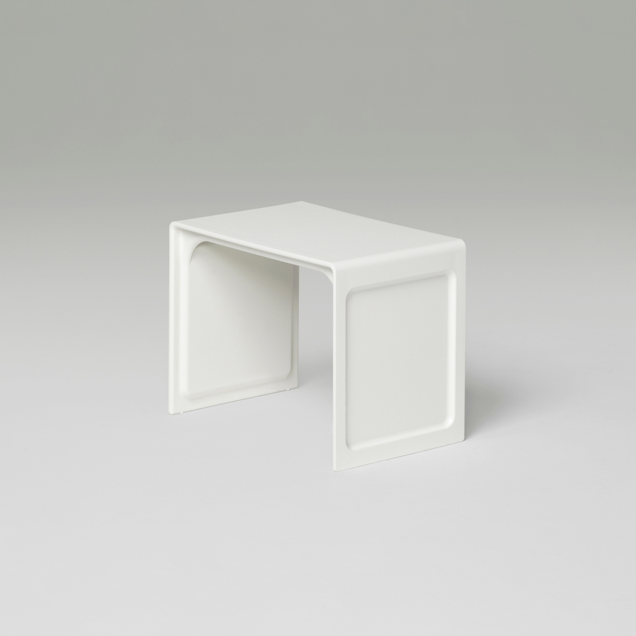 Display product 621 Table: Small from manufacturer Vitsoe