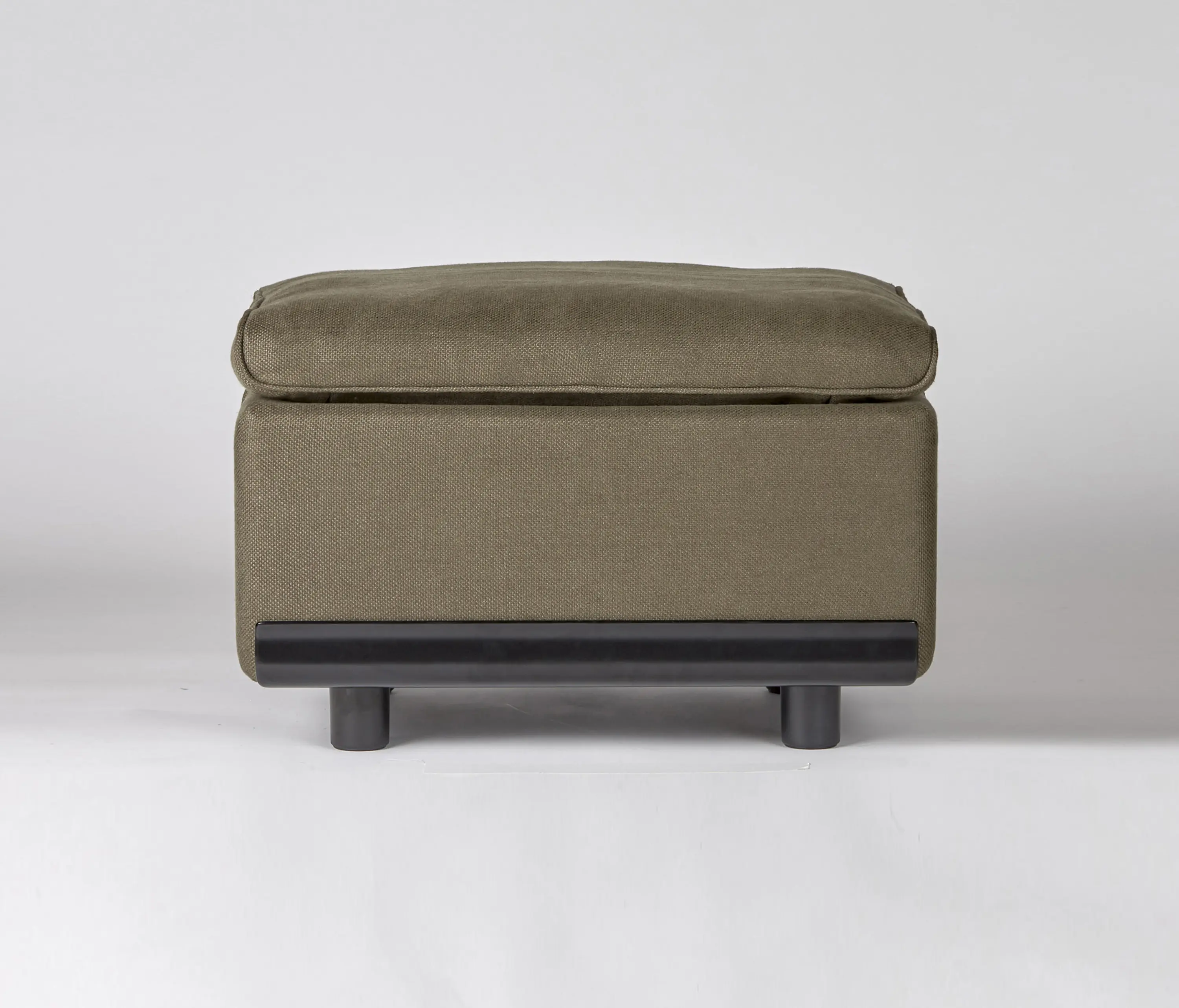 Vitsoe - 620 Chair Programme: Footstool (linen)