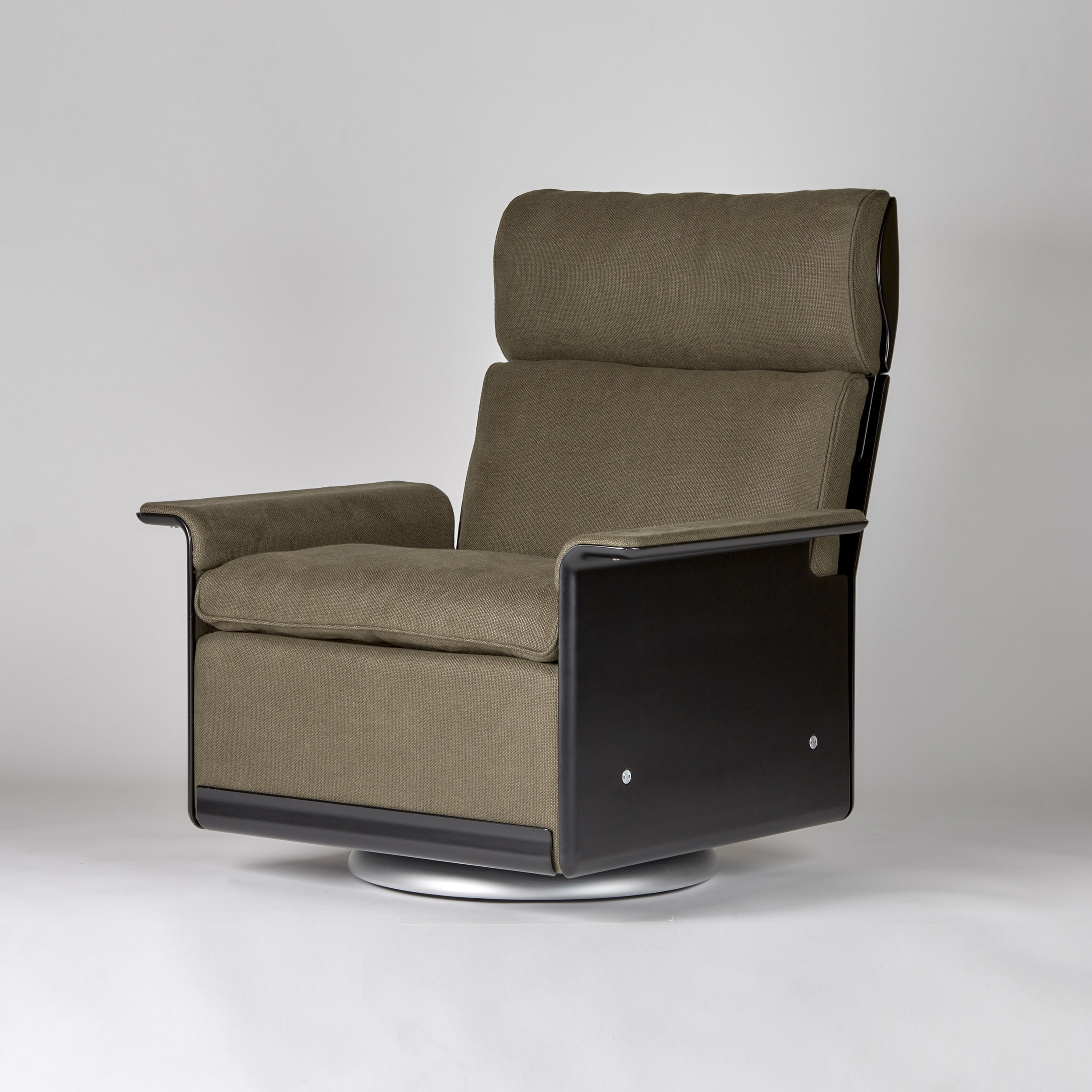 Display product 620 Chair Programme: High back armchair (linen) from manufacturer Vitsoe