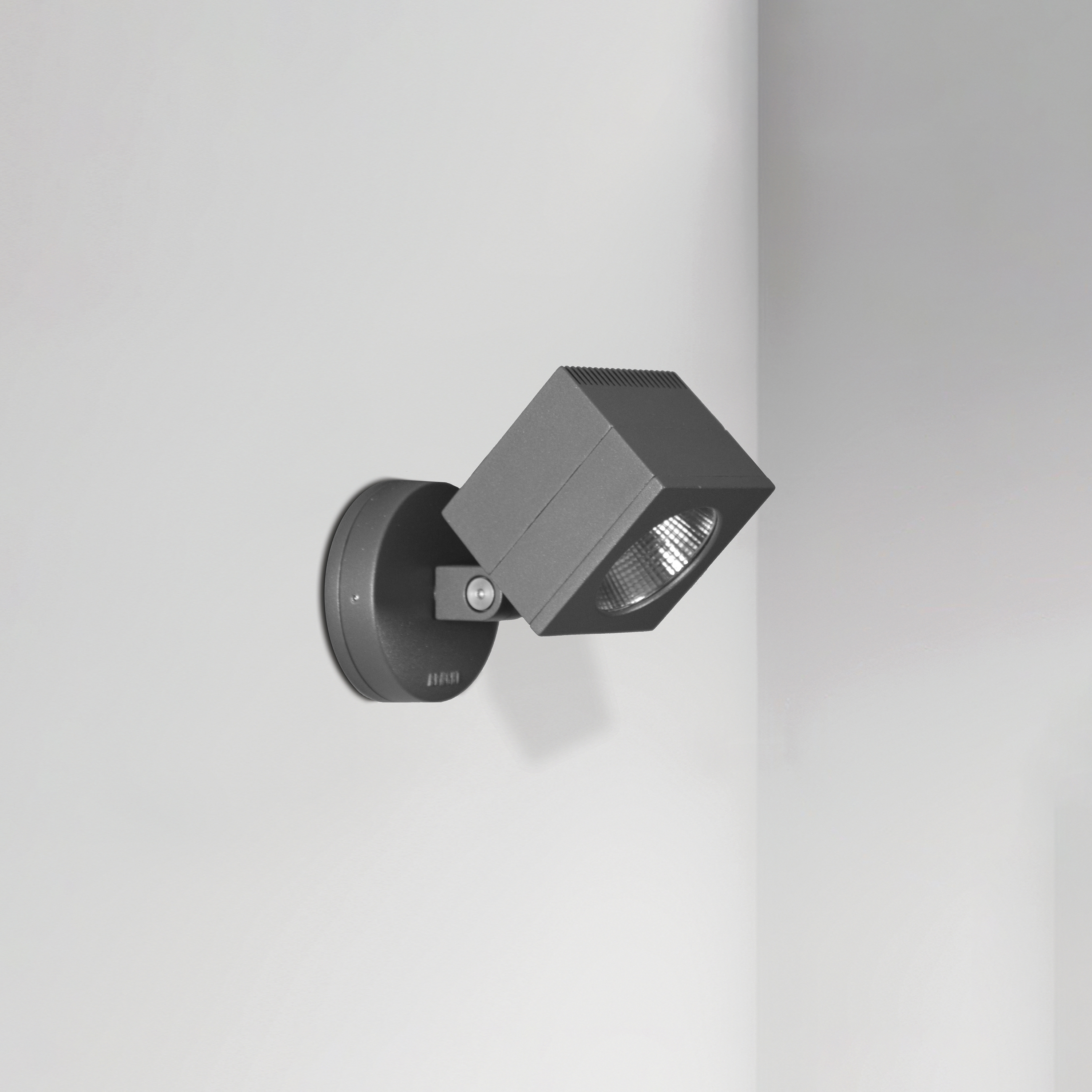 Mostra il prodotto Fortis Q Sqaure LED del produttore BRIGHT SPECIAL LIGHTING S.A.
