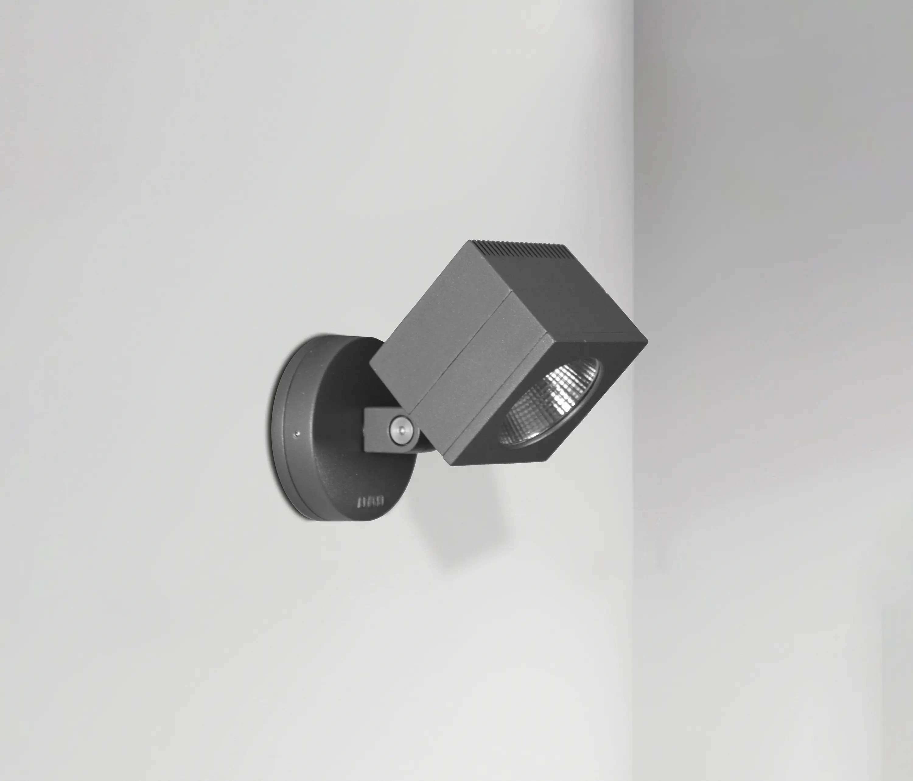 BRIGHT SPECIAL LIGHTING S.A. - Fortis Q Sqaure LED