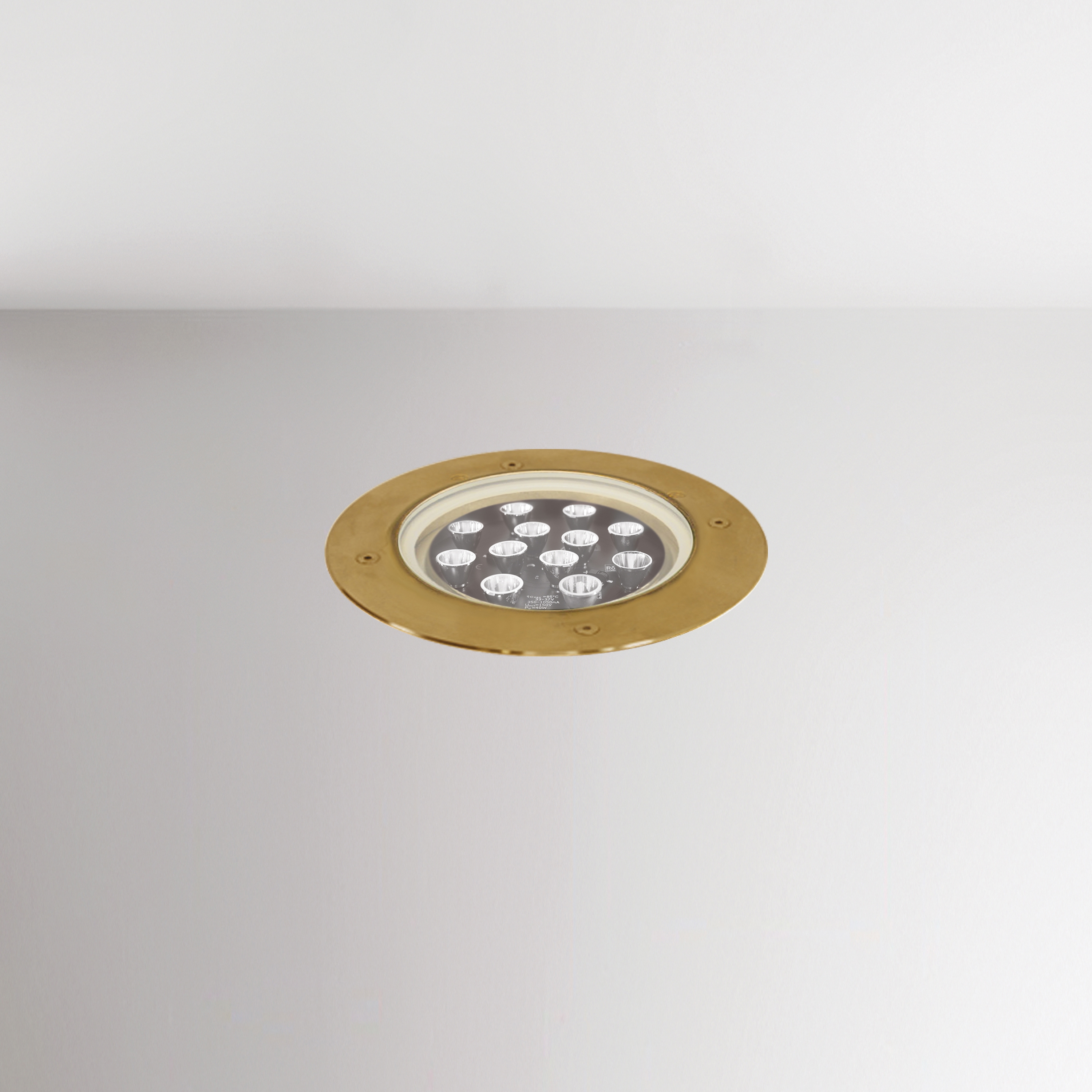 Produkt Nepa Max Ground Brass des Herstellers BRIGHT SPECIAL LIGHTING S.A. anzeigen