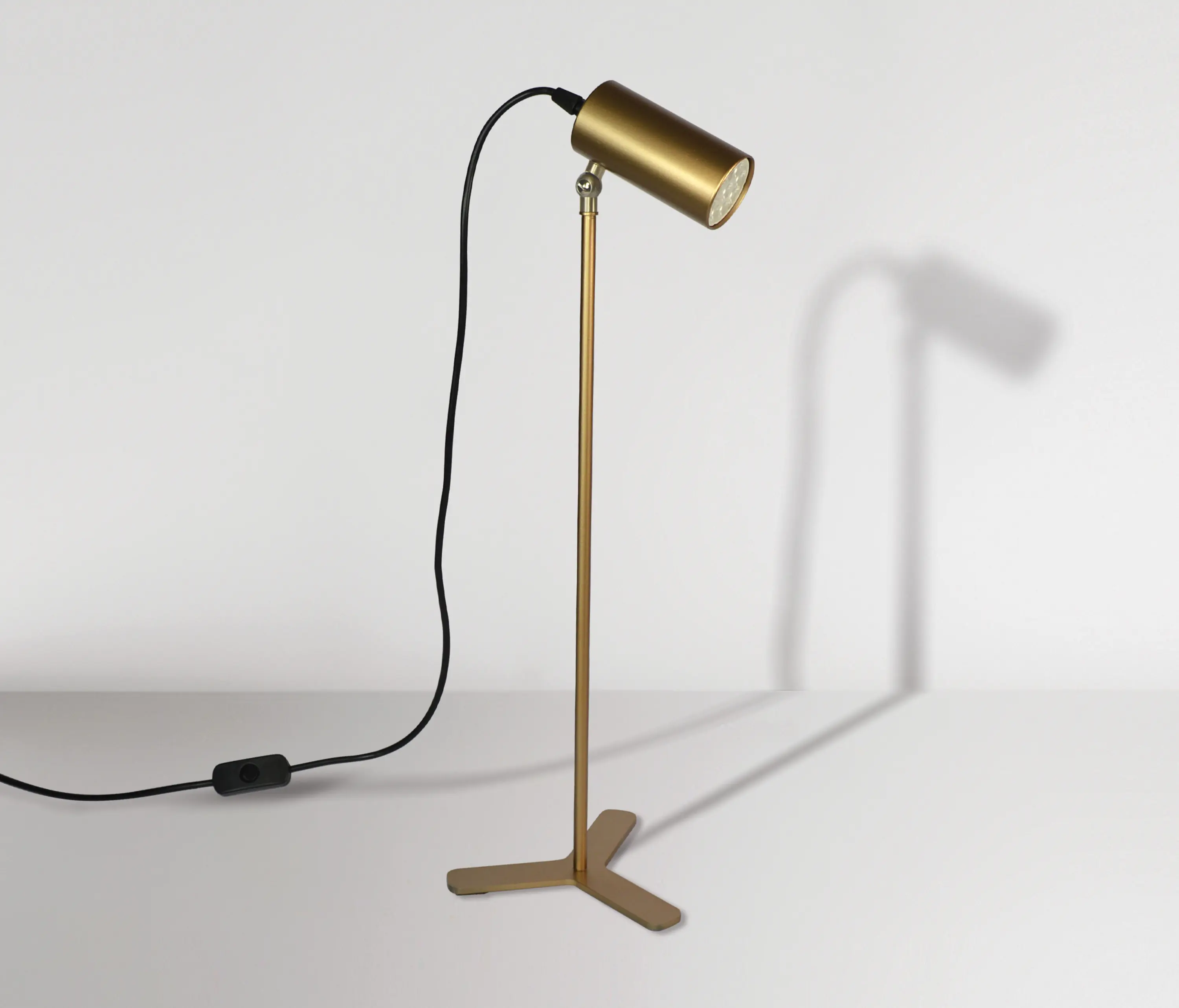 BRIGHT SPECIAL LIGHTING S.A. - Vectis 3 Table