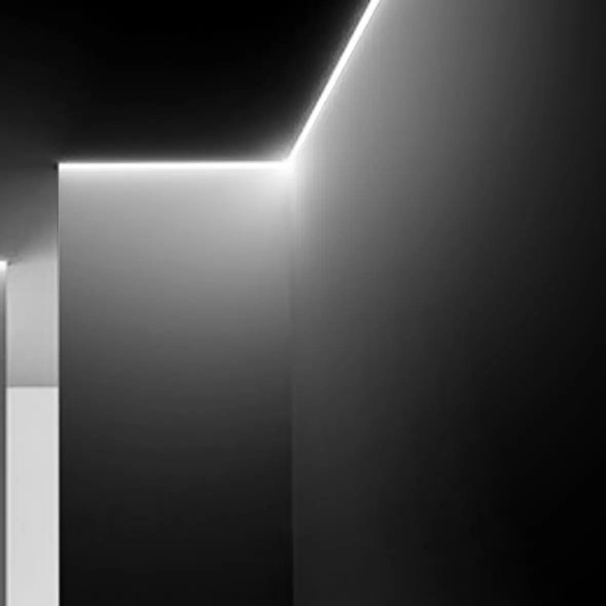 BRIGHT SPECIAL LIGHTING S.A. - Comis 10 Asymmetric