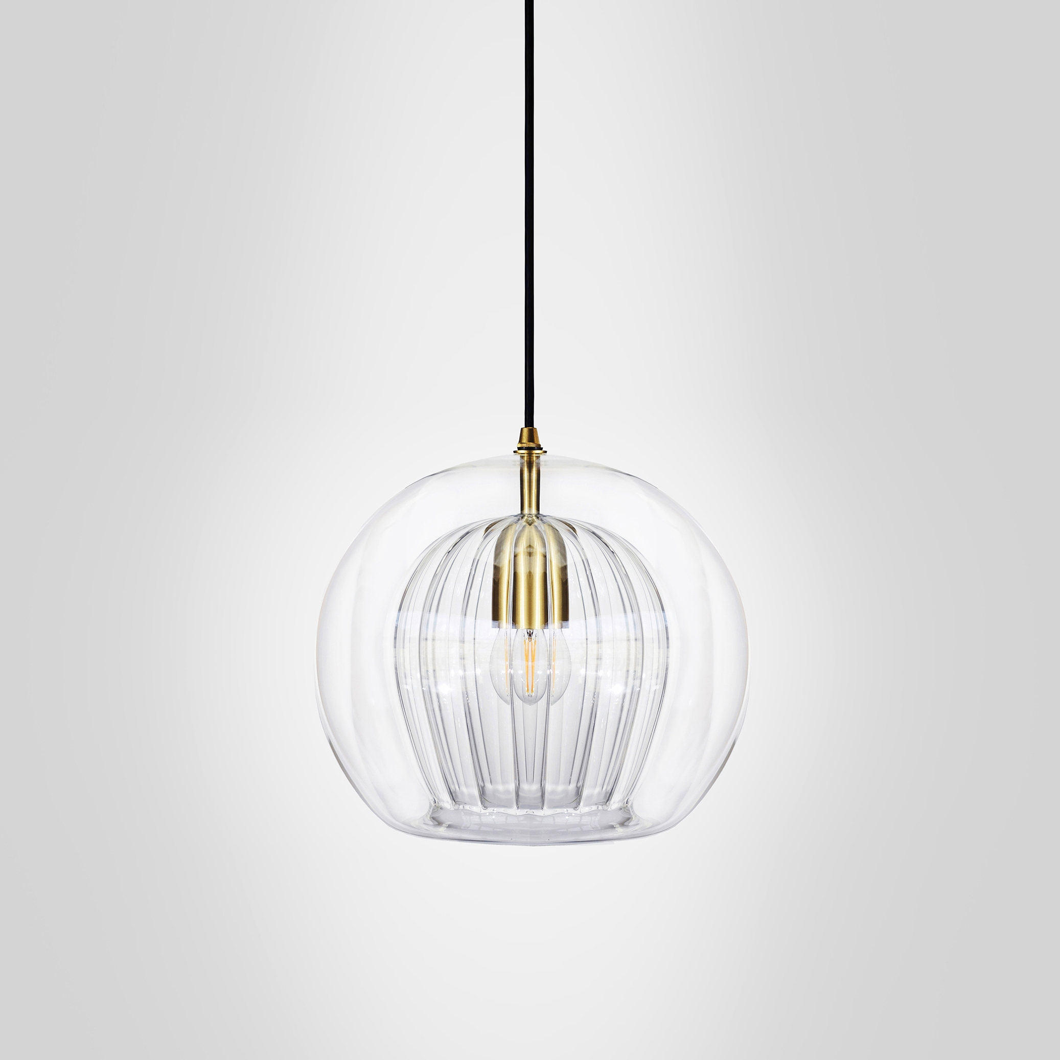 Mostrar el producto Pleated Crystal Pendant - Clear del fabricante Marc Wood Studio