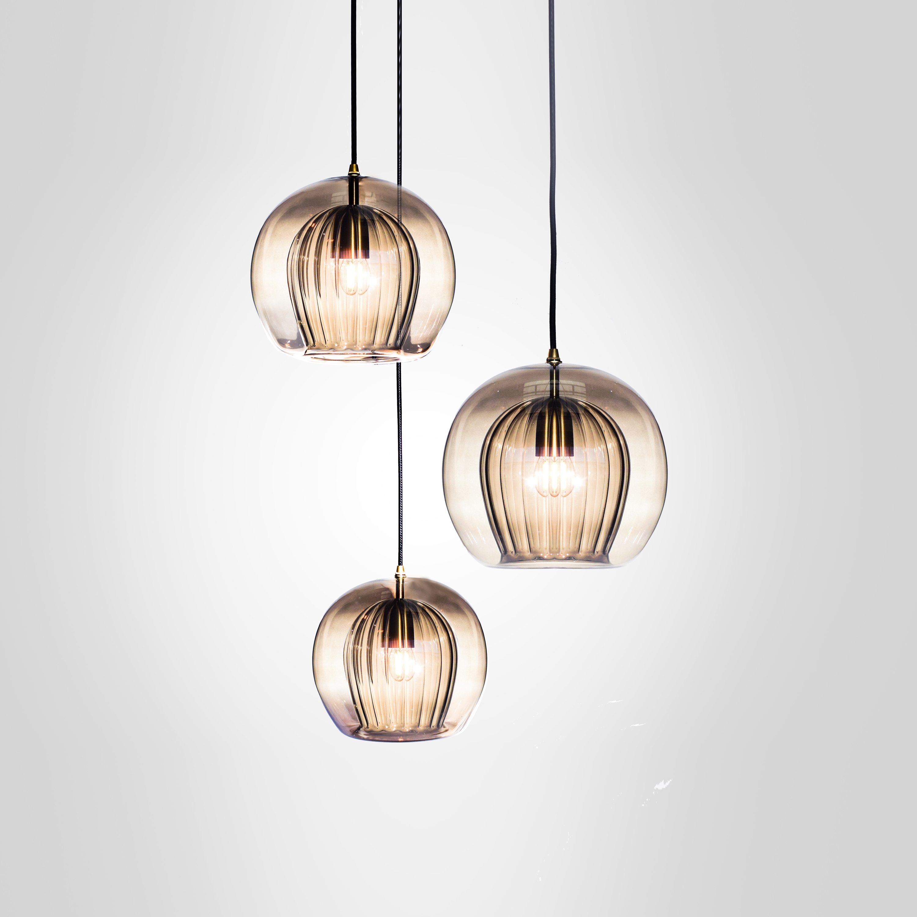 Mostrar el producto Pleated Crystal Cluster - 3 Piece Smoke del fabricante Marc Wood Studio