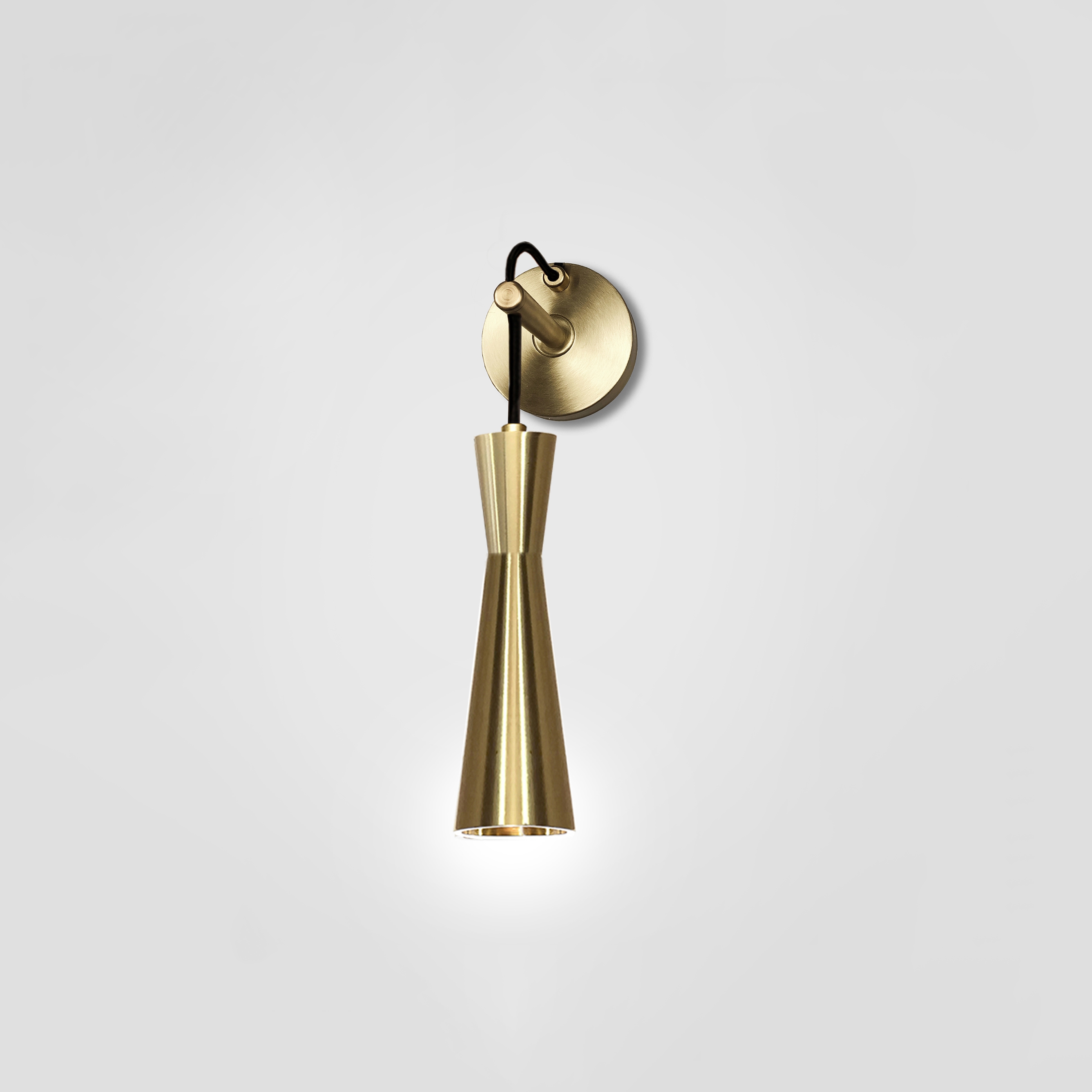 Mostrar el producto Cone Wall Light - Lamp del fabricante Marc Wood Studio