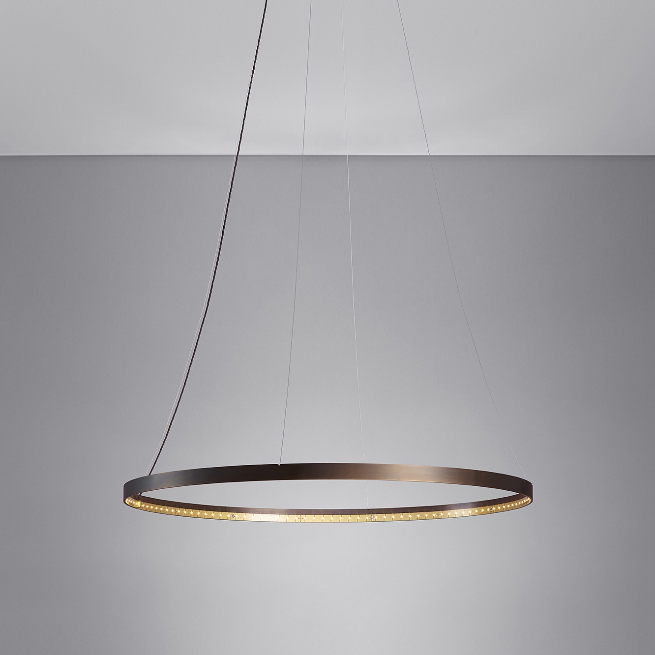 Mostra il prodotto CIRCLE 80 Bronze del produttore Le deun
