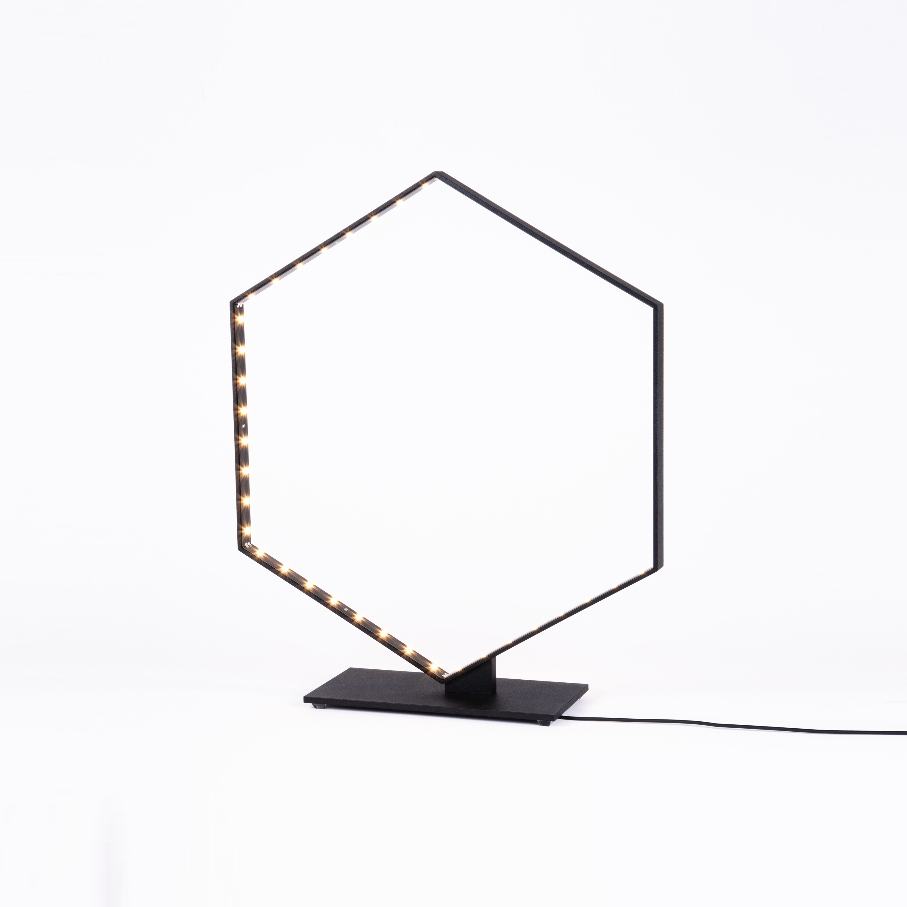 Mostra il prodotto HEXA TABLE Black del produttore Le deun