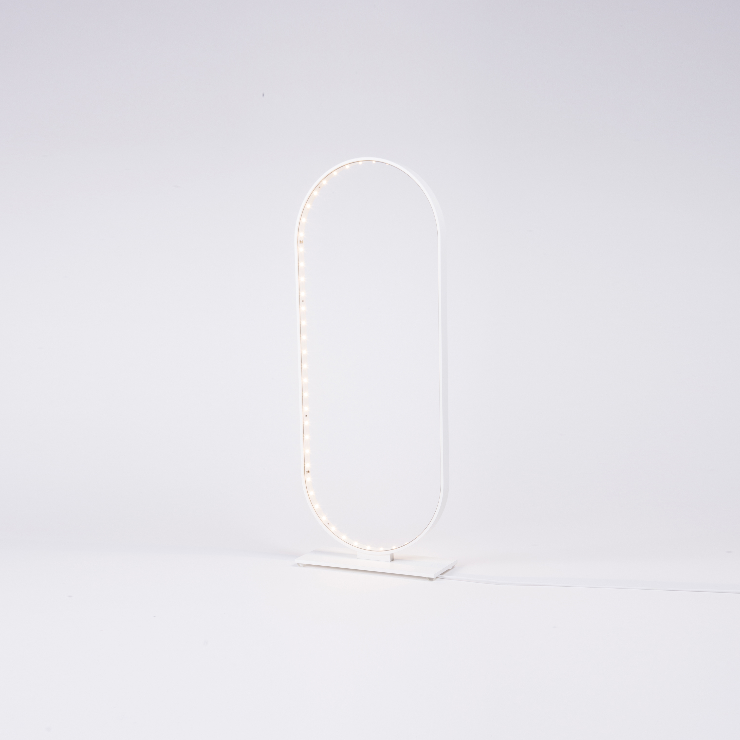 OVAL TABLE White