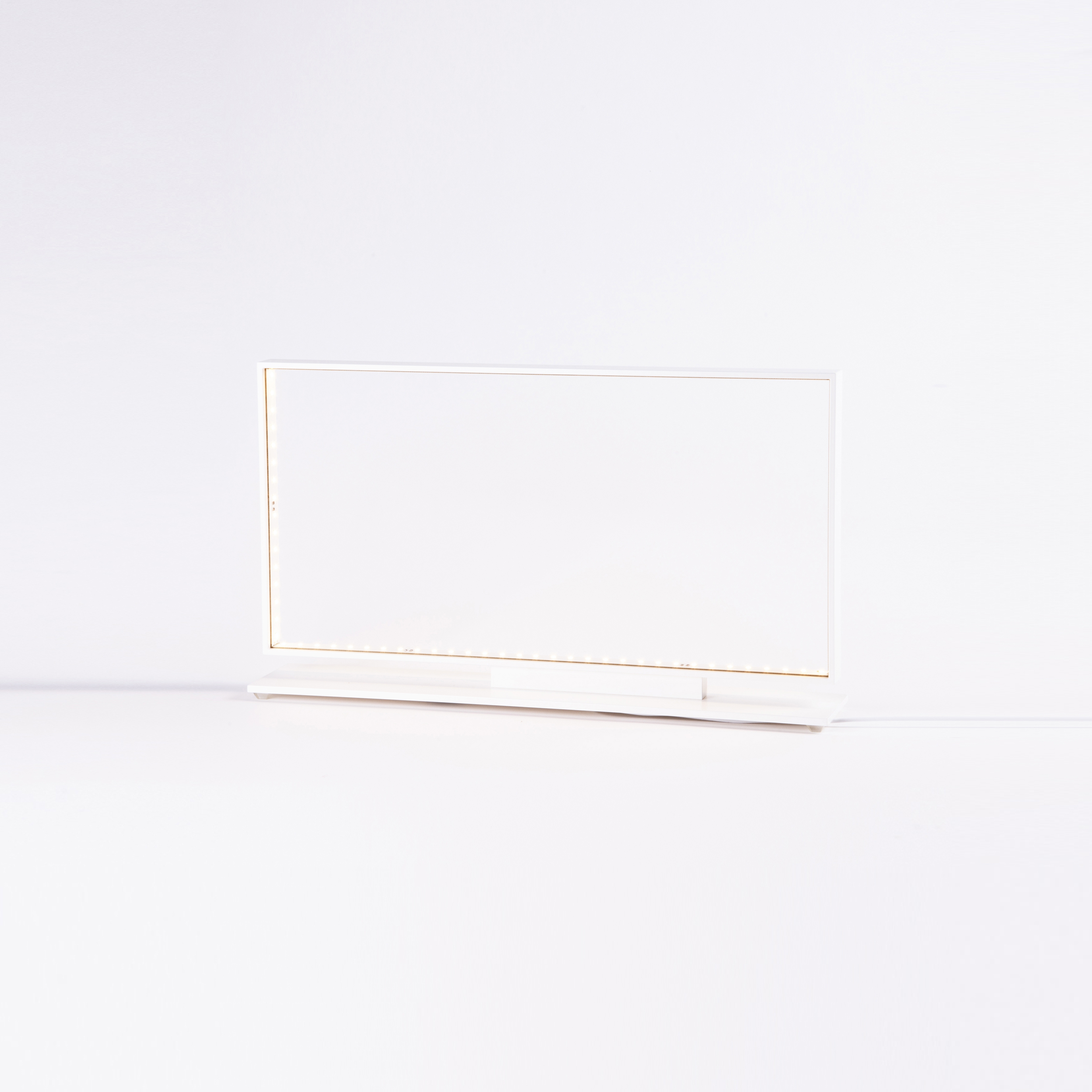 SQUARE 40 White