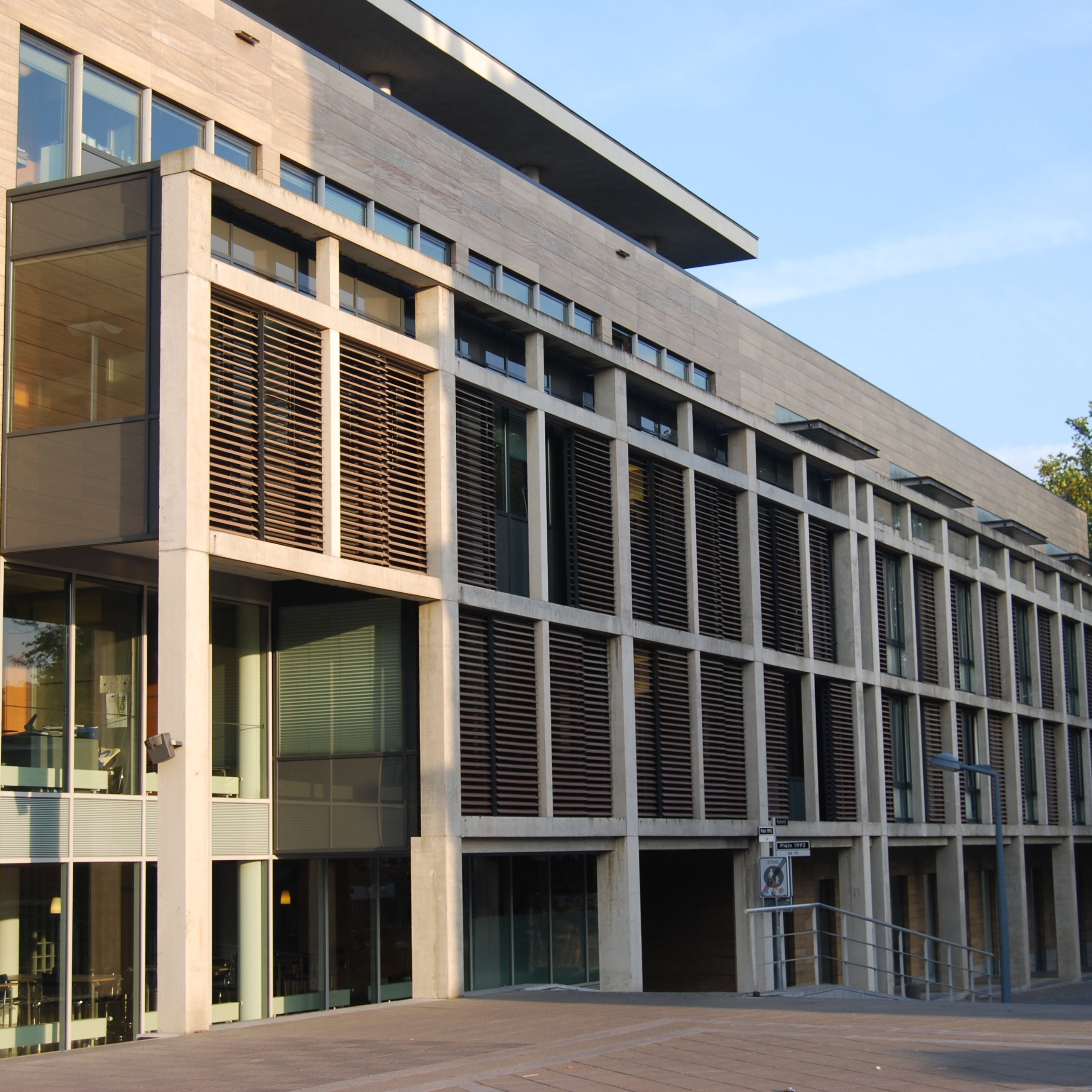 Display product ROB Straight sliding shutters from manufacturer ARLU