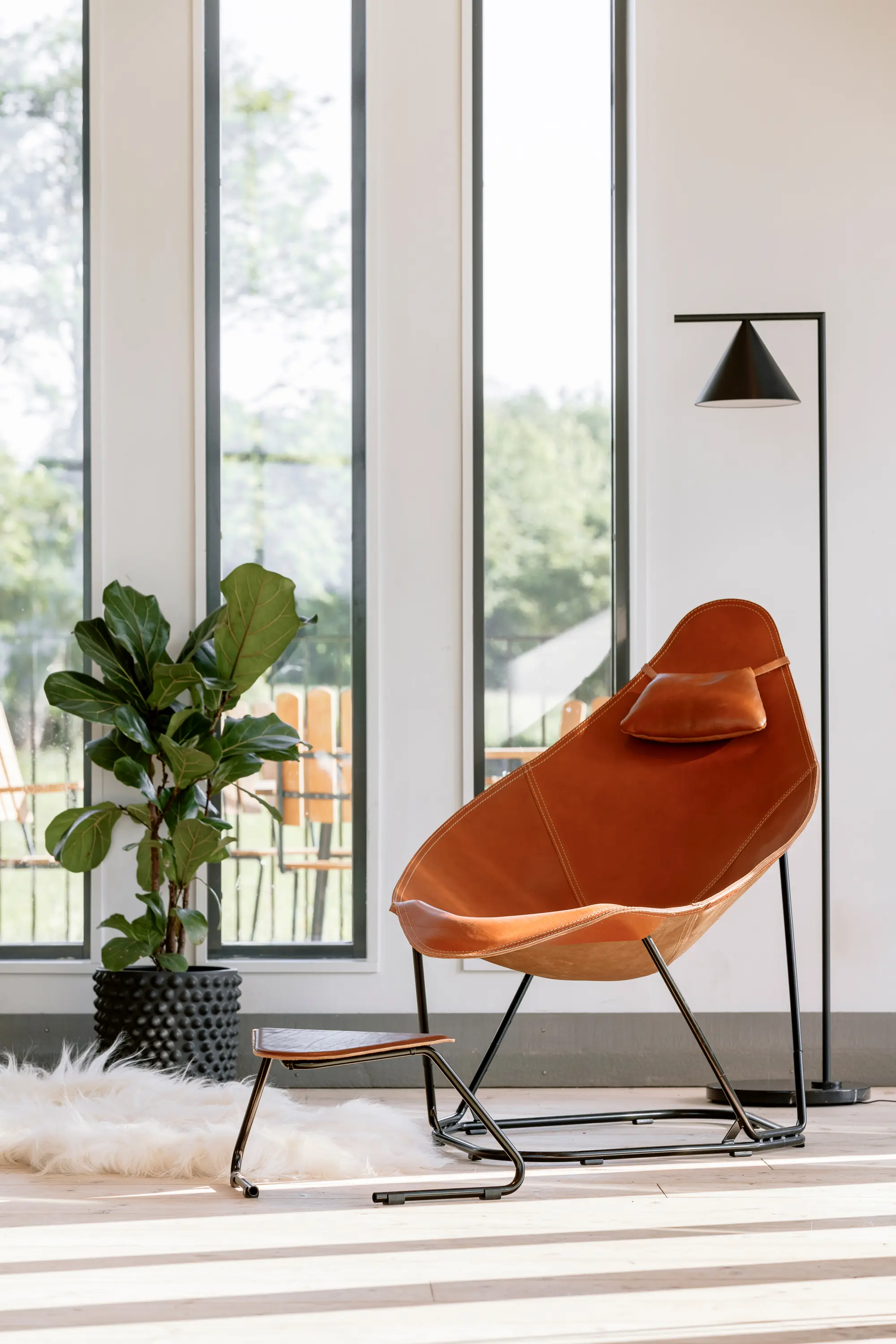 Cuero Design - Abrazo Black Black Frame